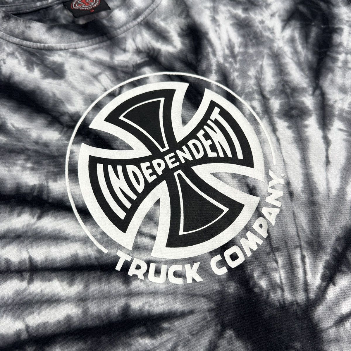 Independent Truck Co. Independent Truck Company Tie Dye Y2K T-Shirt Men Size M Size US M / EU 48-50 / 2 - 7 Thumbnail