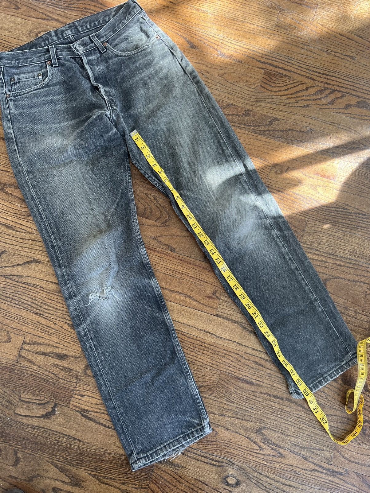 Levi's Vintage 90s Levi's 501 Faded Black Distressed Jeans 30x32 Size US 30 / EU 46 - 9 Thumbnail
