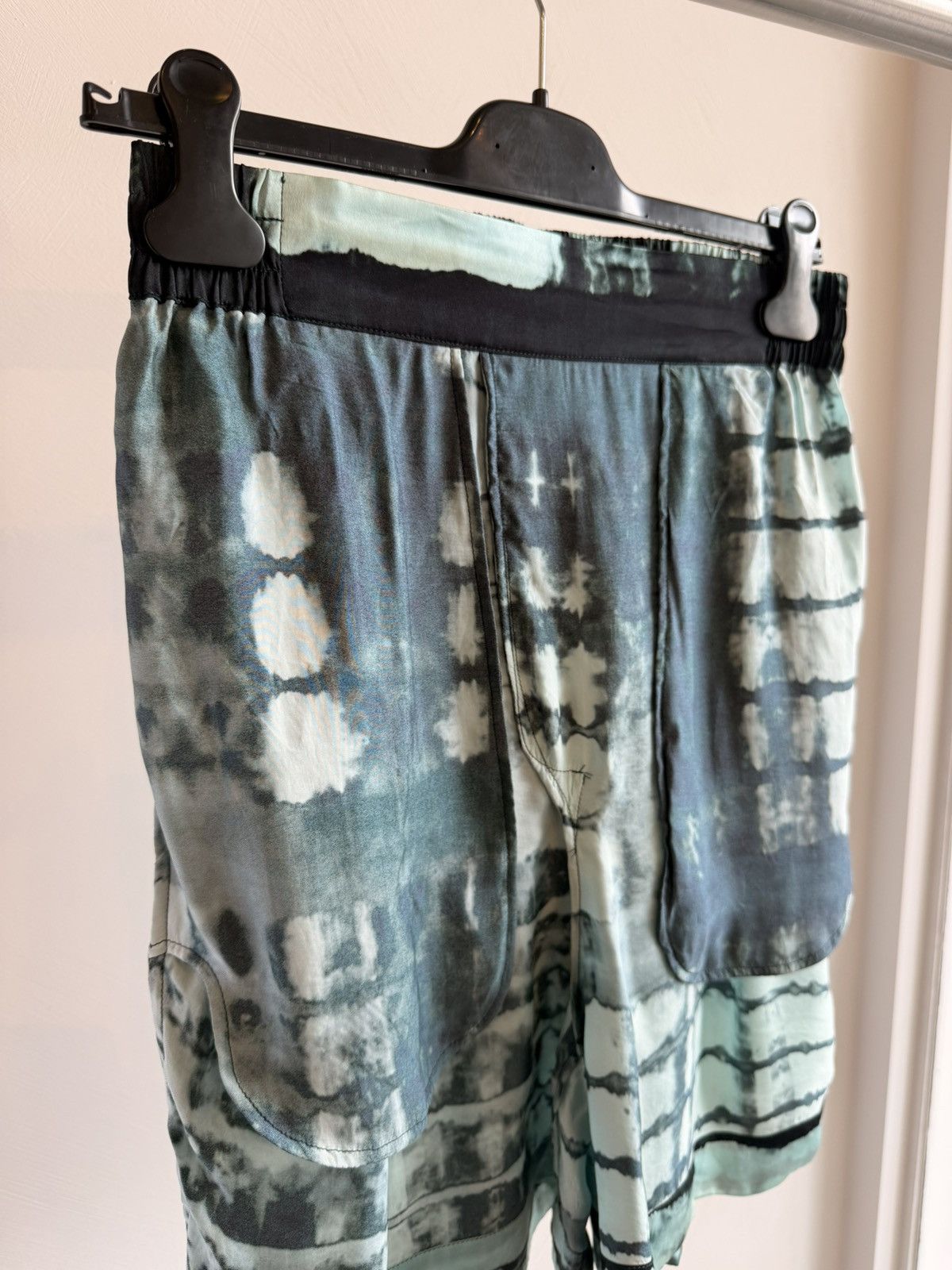 Other DELOS Printed Shorts Black Turquoise Shibori Tie Dye Size S Size 30" / US 8 / IT 44 - 9 Thumbnail