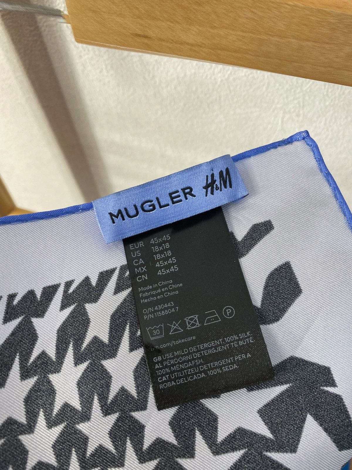 Mugler H&M x Mugler Swirling-star Silk Scarf Size ONE SIZE - 5 Thumbnail