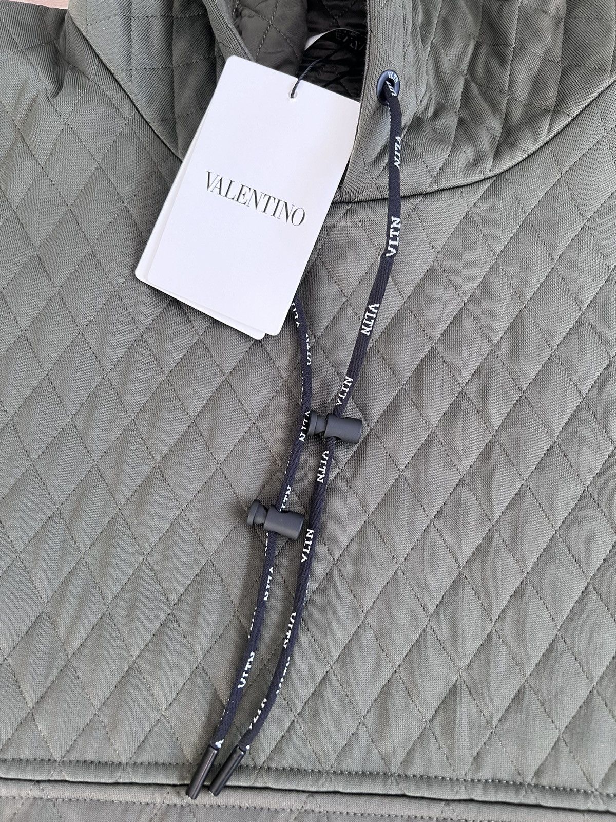 Valentino Poncho cloak in quilted polyamide/cotton blend, Italy Size US L / EU 52-54 / 3 - 22 Thumbnail