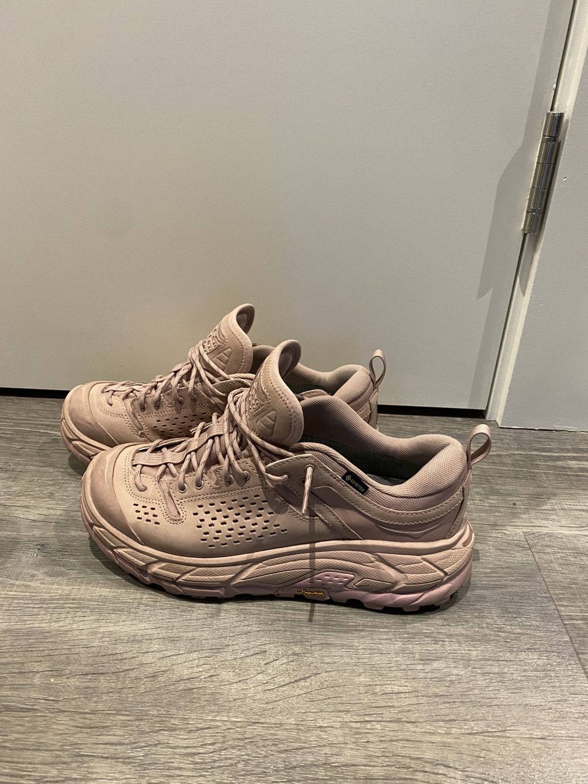 Hoka Hoka one one tor Dust Pink US9.5 Size US 9.5 / EU 42-43 - 3 Thumbnail