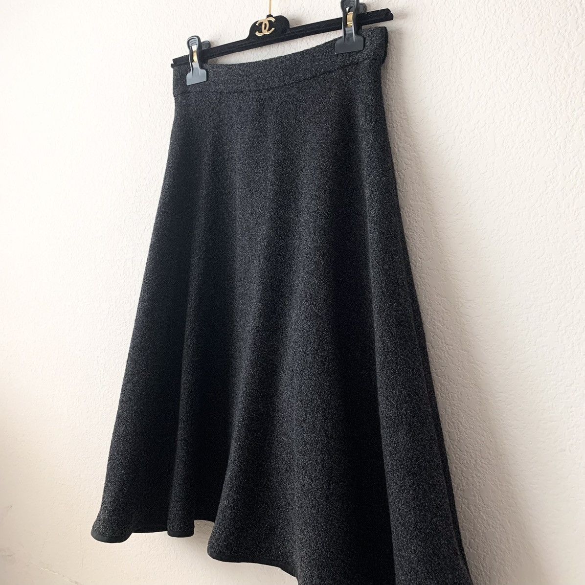Louis Vuitton Louis Vuitton wool blend flare skirt Size 27" / US 4 / IT 40 - 9 Thumbnail