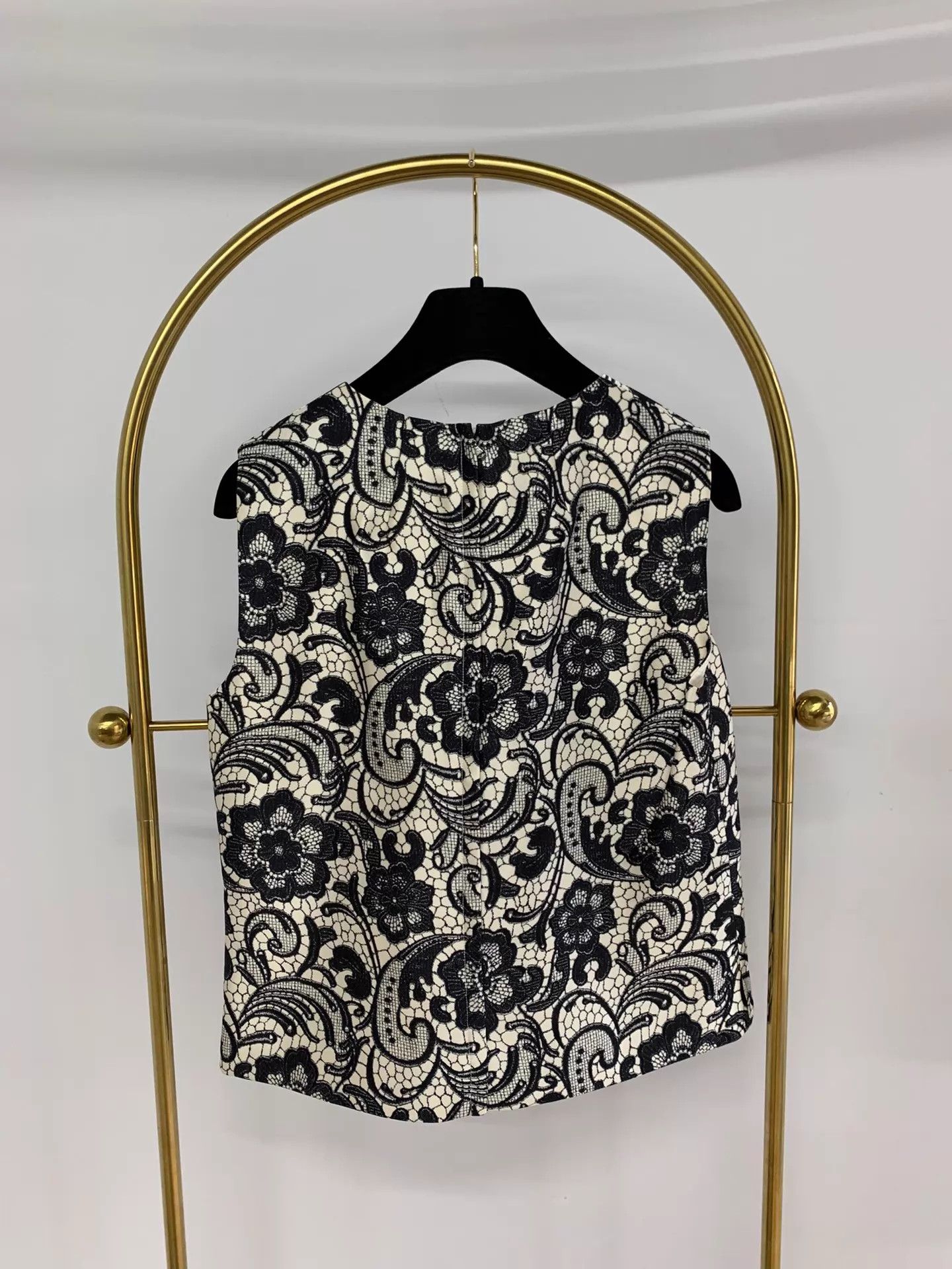 Dolce & Gabbana DG B&W Colorblock Printed Sleeveless Top Skirt Set 40/44 Size S / US 4 / IT 40 - 3 Thumbnail