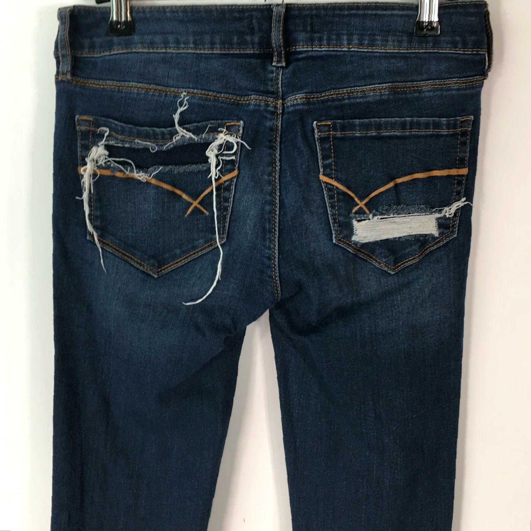 Denime Bullhead Black Jeans Women Skinny 28x30 Size 5 Blue Distressed Denim Button Closure 5-Pocket Womens Size 27" / US 4 / IT 40 - 3 Thumbnail