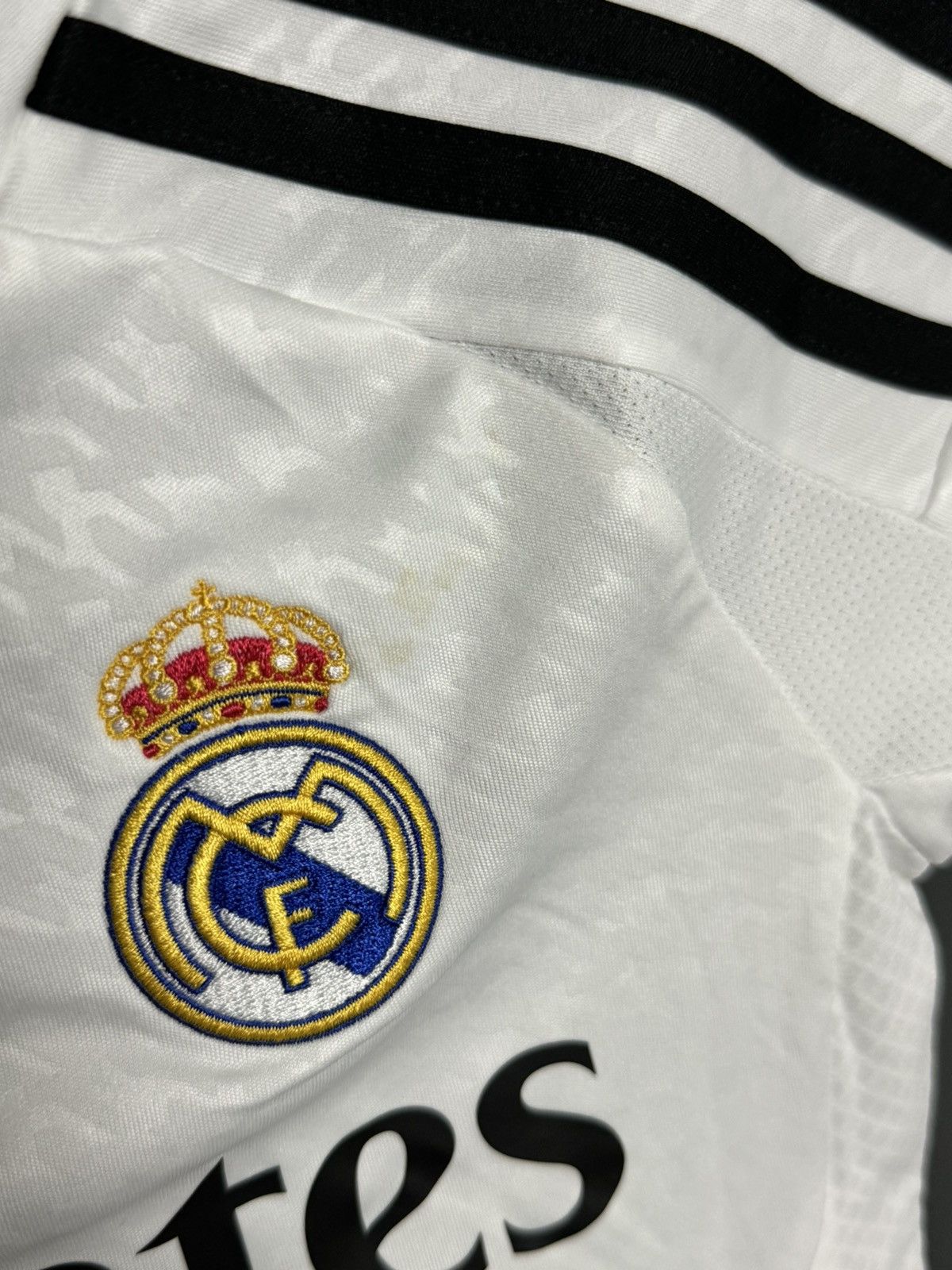 Adidas KIDS Real Madrid 24/25 Home Mbappe Football Jersey T-Shirt Size US XS / EU 42 / 0 - 6 Thumbnail