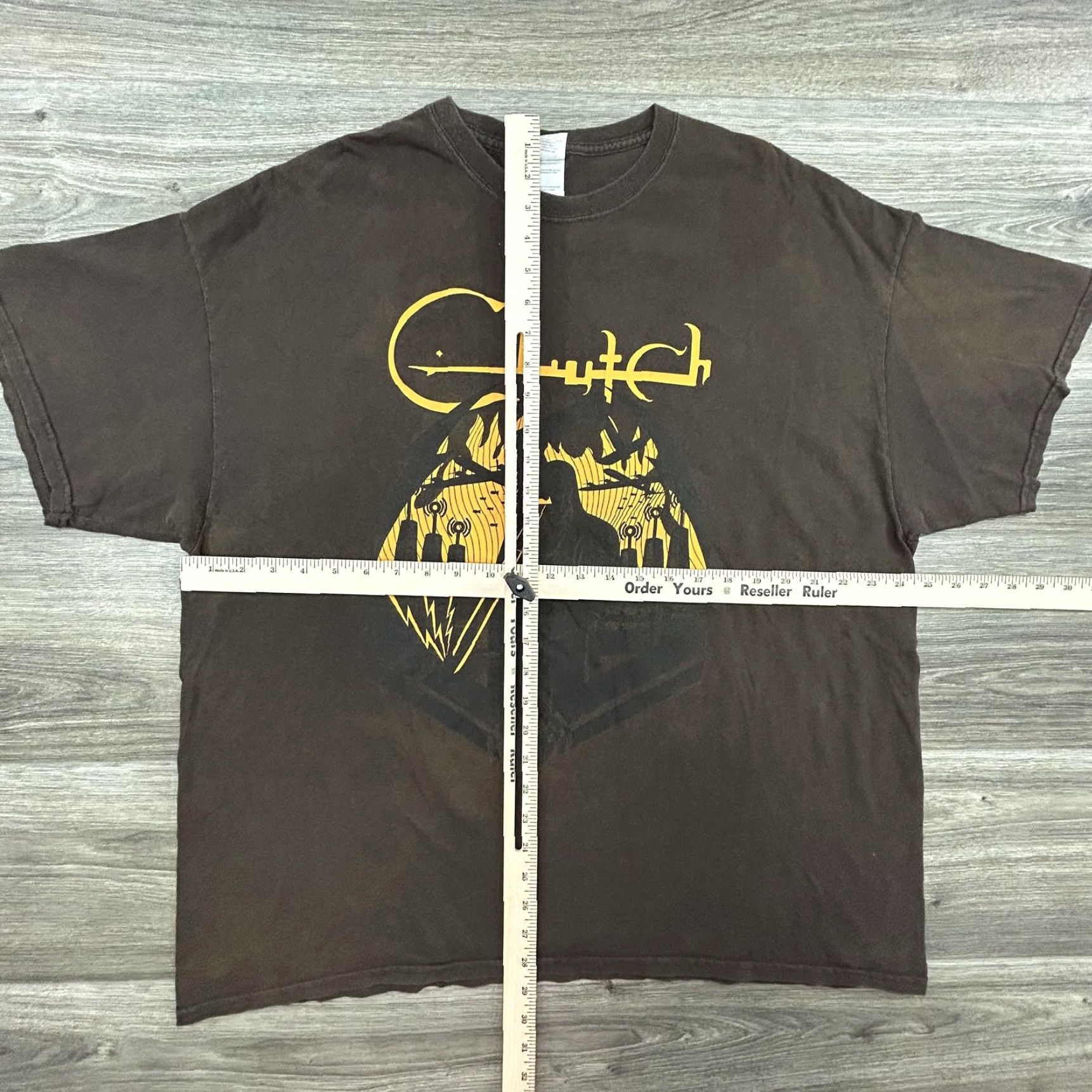 Gildan VINTAGE Clutch Shirt Mens 2XL T-Shirt Brown Graphic Print Rock Music Concert Crew Neck Short Sleeve Mens Size US XXL / EU 58 / 5 - 5 Thumbnail