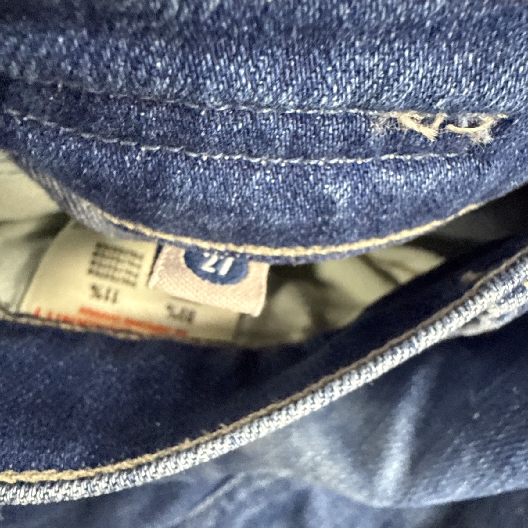 Citizens Of Humanity Citizens Of Humanity Women’s Cut-Off Jean Shorts, Size 27, Low Rise, 2in Inseam, Blue, Regular, Used, Good Condition Size 27" / US 4 / IT 40 - 3 Thumbnail
