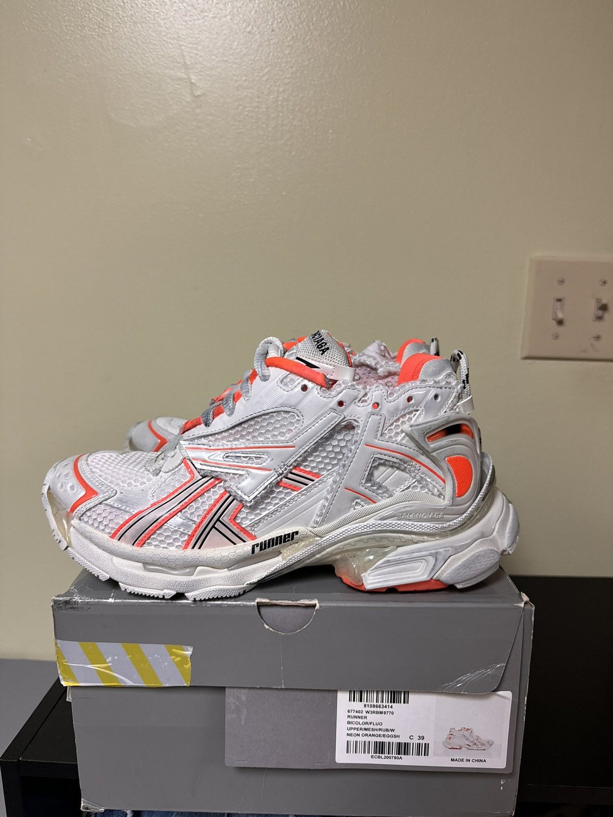 Balenciaga Balenciaga White Orange Runner 39 Size US 6 / EU 39 - 1 Thumbnail