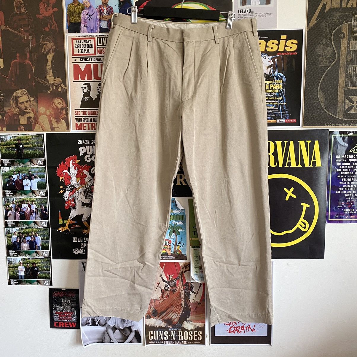 Uniqlo Vintage Uniqlo Baggy Chinos Pants Size US 35 - 1 Thumbnail