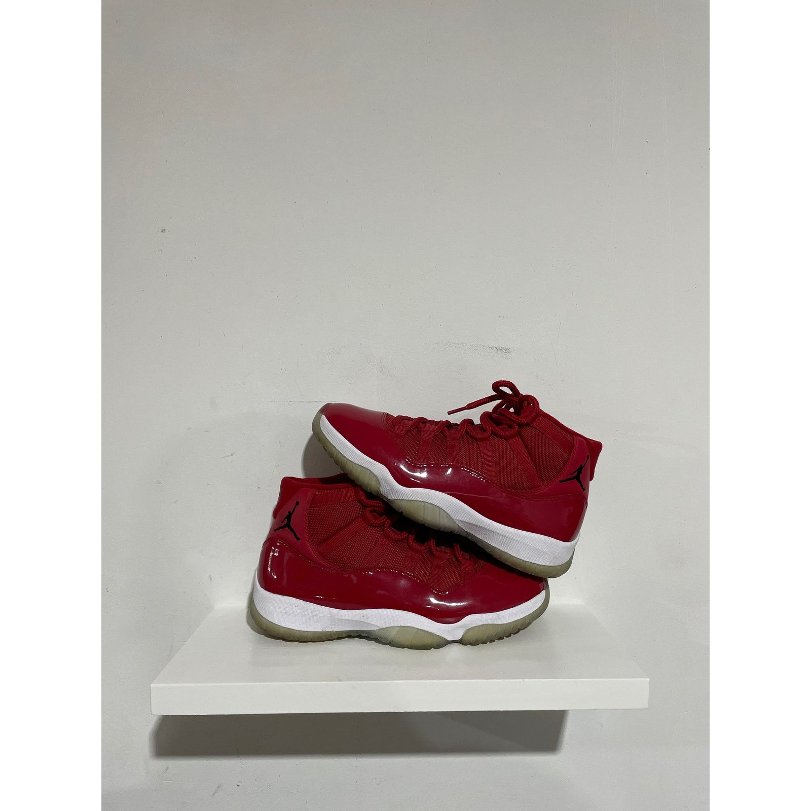 Nike NIKE JORDAN 11 WIN LIKE 96 SIZE 9 Size US 9 / EU 42 - 1 Thumbnail
