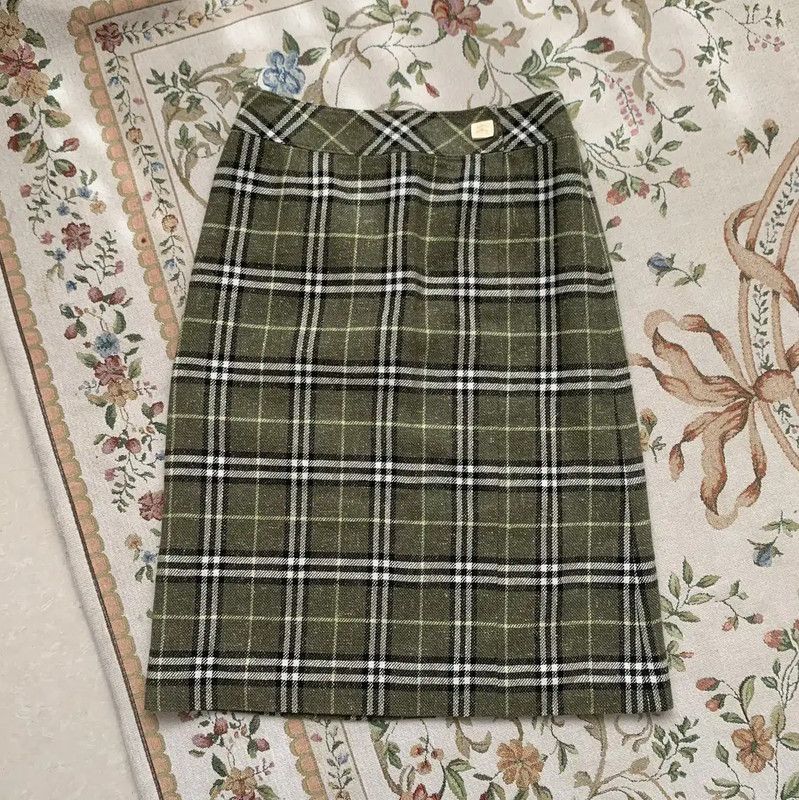 Burberry Burberry Green Plaid Women's Skirt Size 30" / US 8 / IT 44 - 1 Thumbnail