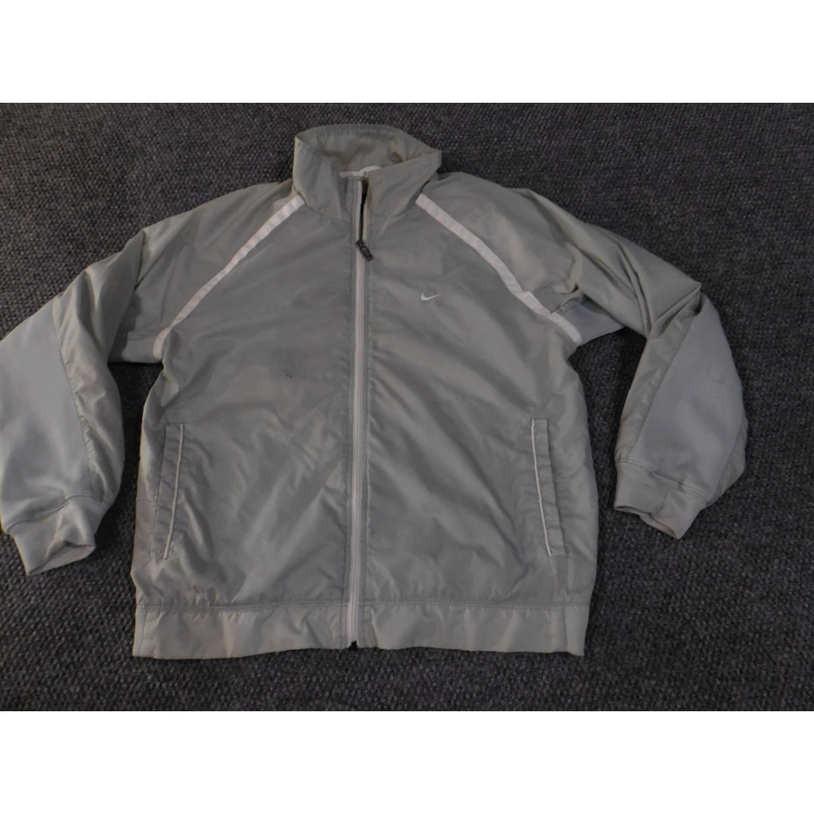 Nike **Vintage Nike Gray Windbreaker Jacket Medium Women's** User: Vintage Nike Gray Windbreaker Jacket Medium Women's Size M / US 6-8 / IT 42-44 - 3 Thumbnail