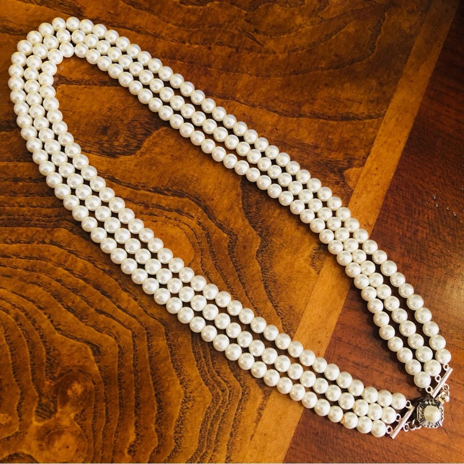 Vintage Vintage Feinberg triple strand white glass pearl necklace Size ONE SIZE - 11 Thumbnail