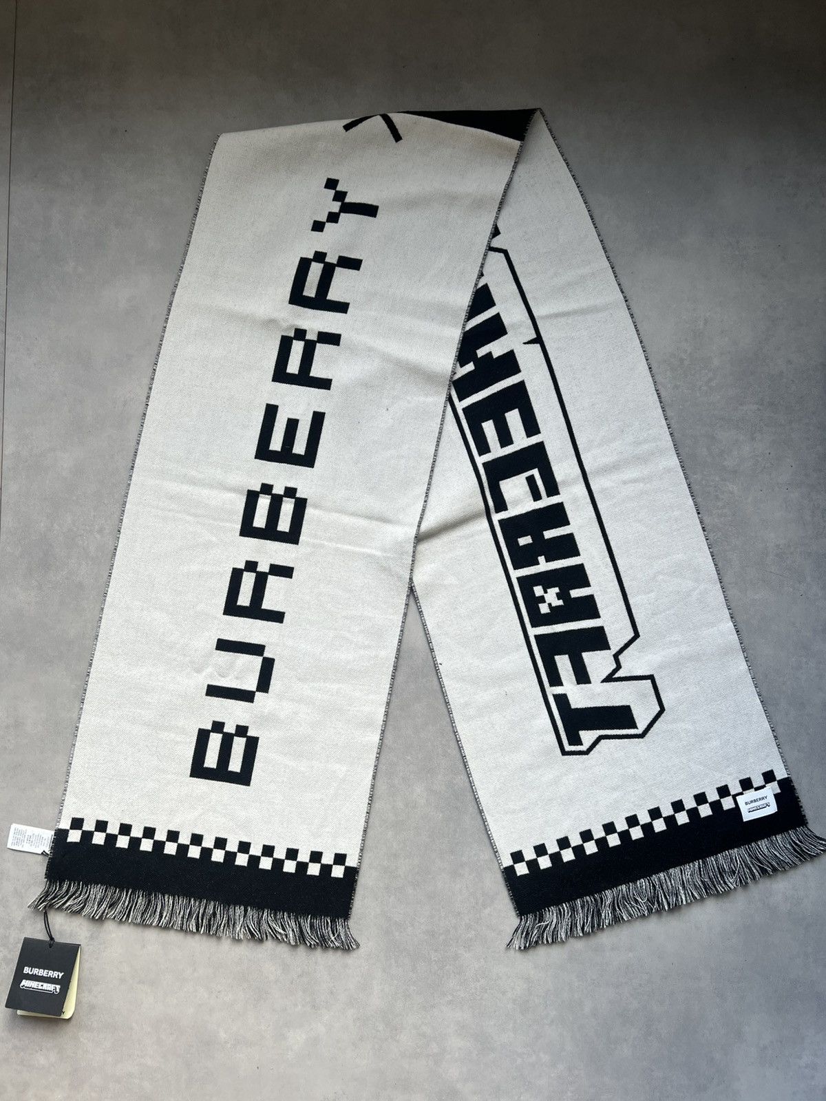 Burberry Burberry x Minecraft Scarf Size ONE SIZE - 1 Thumbnail