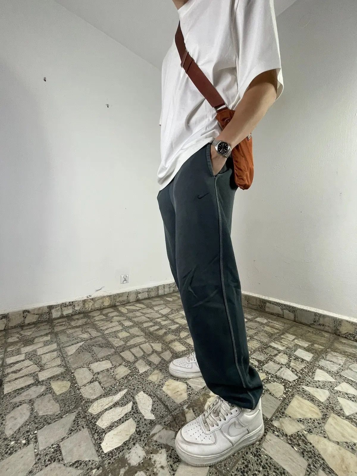 Nike VINTAGE NIKE WASHED 90S RETRO SPORTSWEAR BLACK SWEAT PANTS Size US 34 / EU 50 - 4 Thumbnail