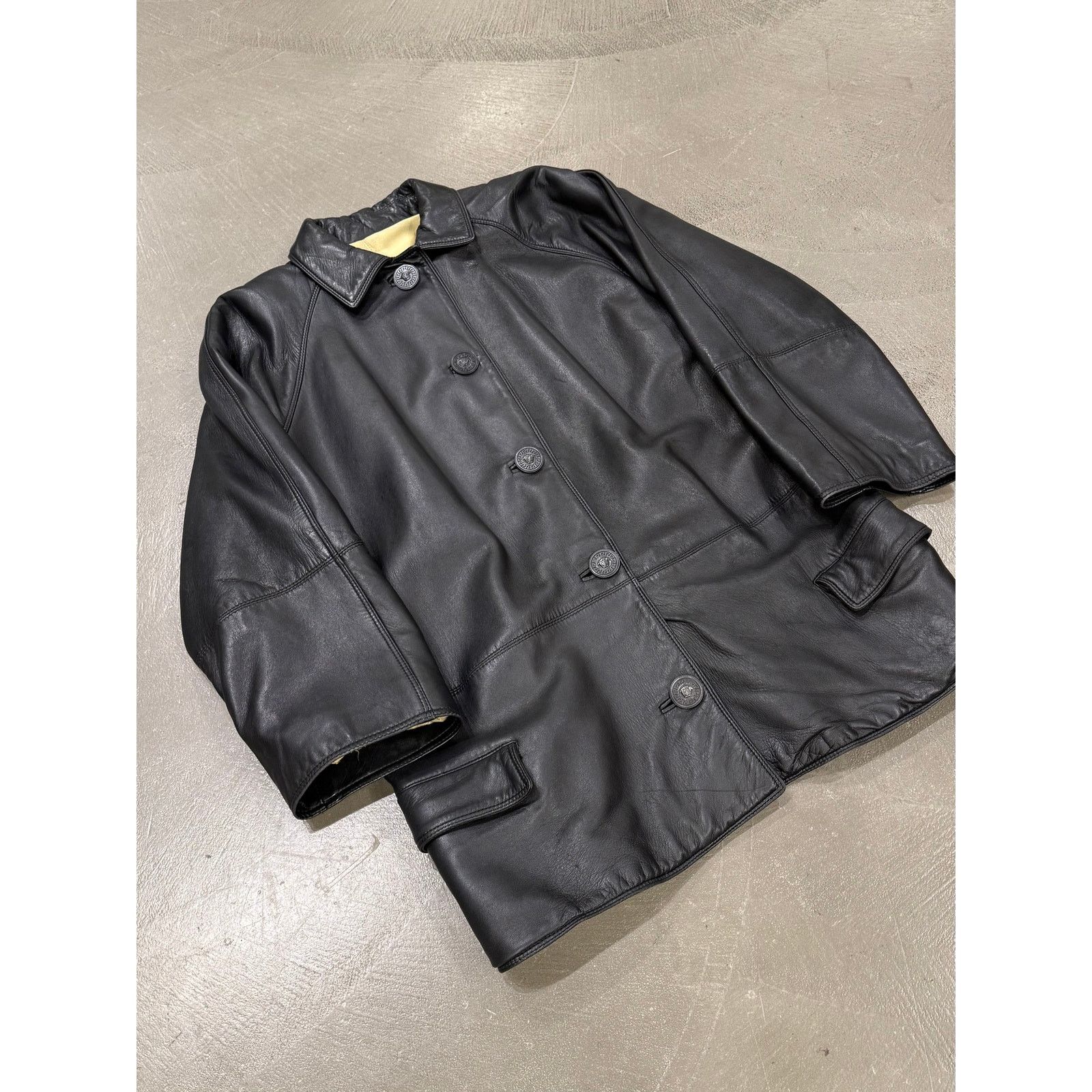 Versace Gianni Versace oversize leather coat Size US L / EU 52-54 / 3 - 2 Thumbnail