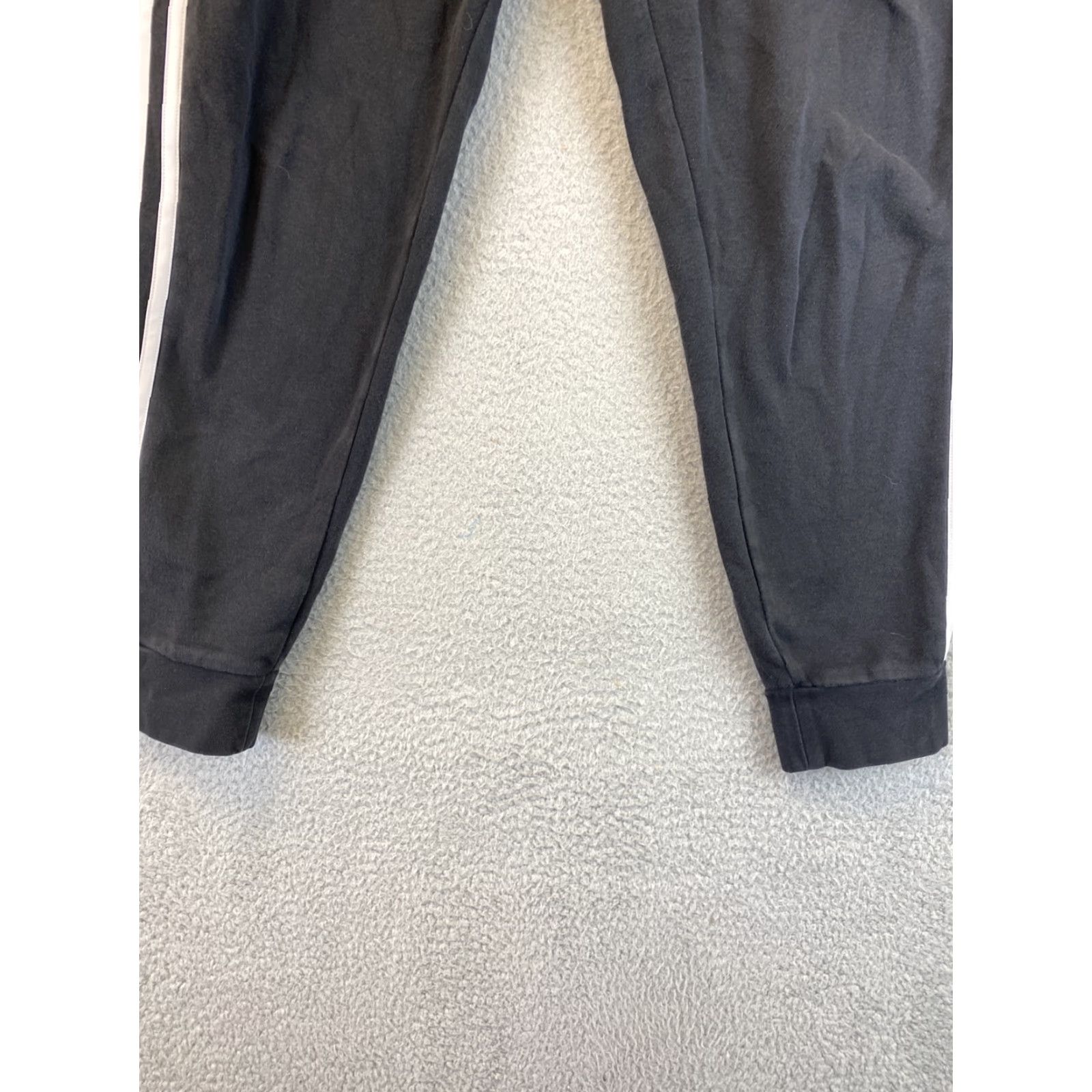 Adidas Adidas Sweatpants Pants 93-43 Mens Size M Black White 3 Stripes Adjustable Waist Elastic Inseam 28" Gym Basketball Soccer Track & Field Vintage No Size US 31 - 2 Thumbnail