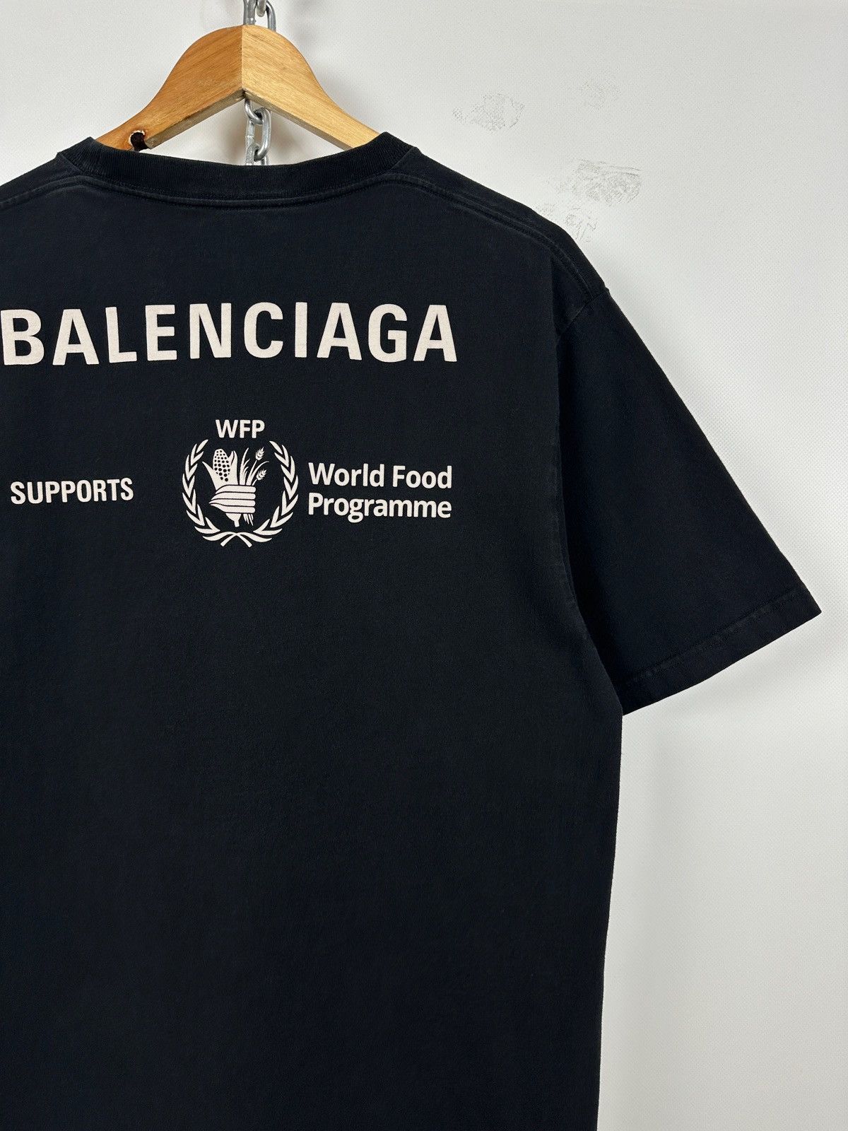 Balenciaga Balenciaga WFP World Wood Programme Supports Black T-Shirt Size US L / EU 52-54 / 3 - 5 Thumbnail