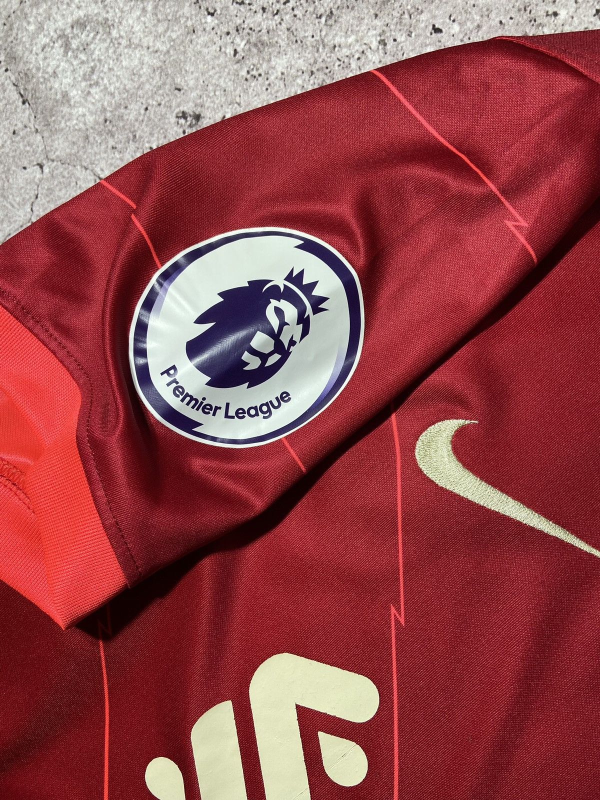 Nike 💥Liverpool Thiago #6 football jersey t-shirt‼️ Size US M / EU 48-50 / 2 - 11 Thumbnail
