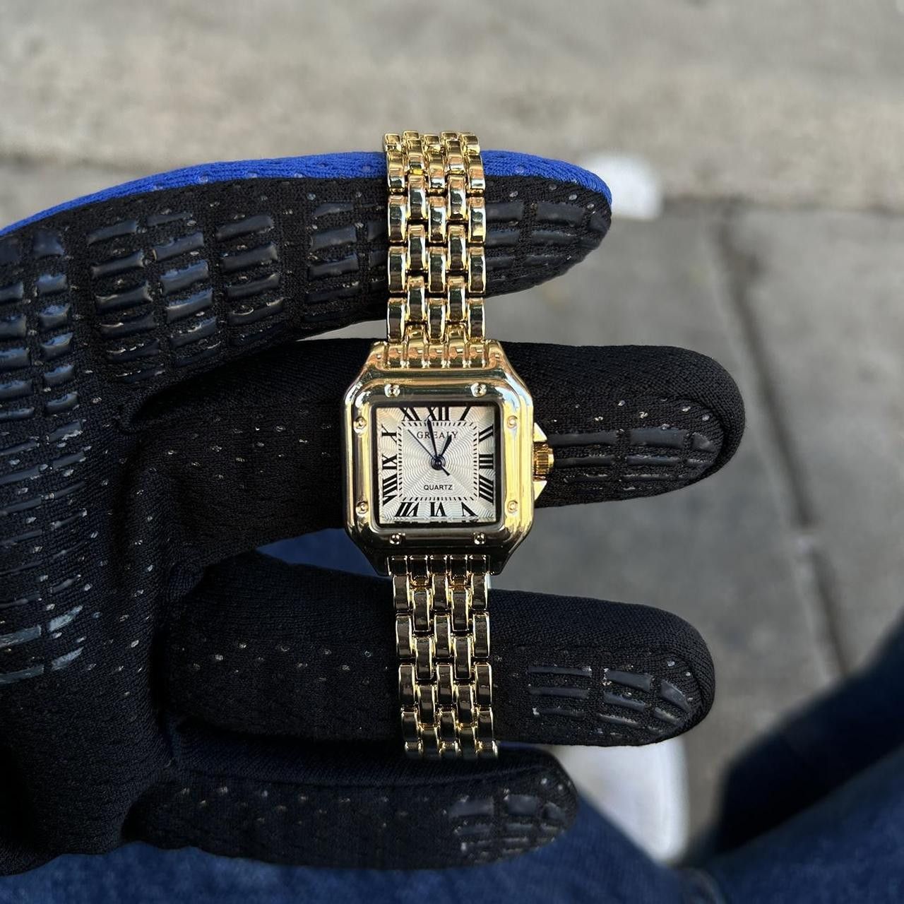 Vintage Vintage 2000s Style Rectangular Quartz Luxury Watch Size ONE SIZE - 1 Thumbnail