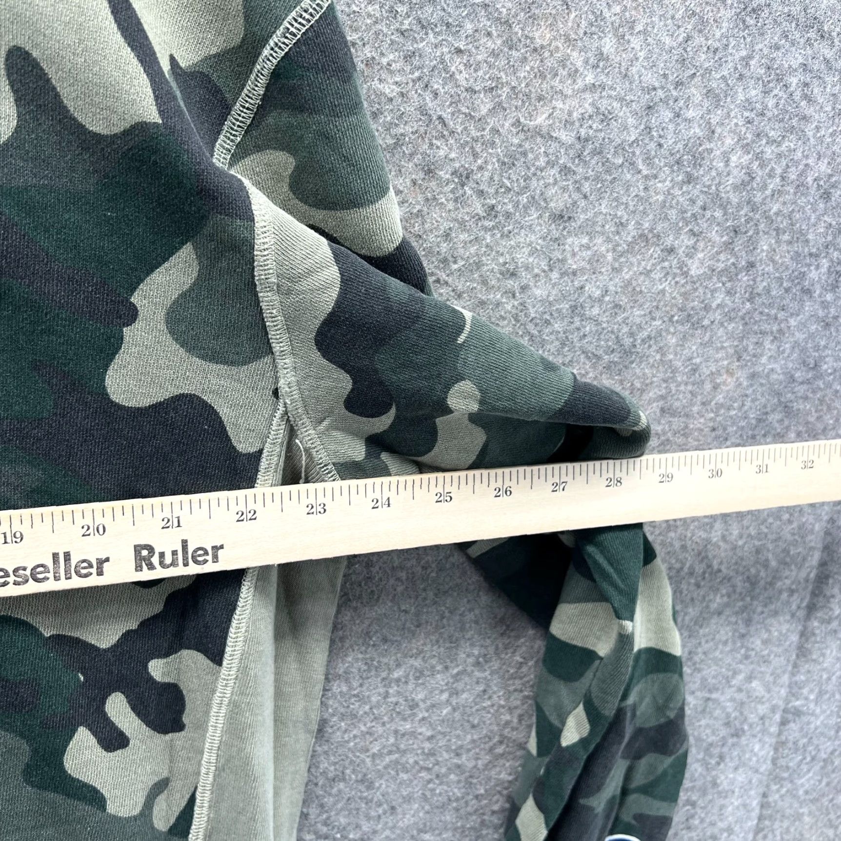 Champion VINTAGE Champion Sweatshirt Mens Large Green Camouflage Fleece Pullover Crewneck Logo All Seasons - Sprinkles: None Size US L / EU 52-54 / 3 - 3 Thumbnail