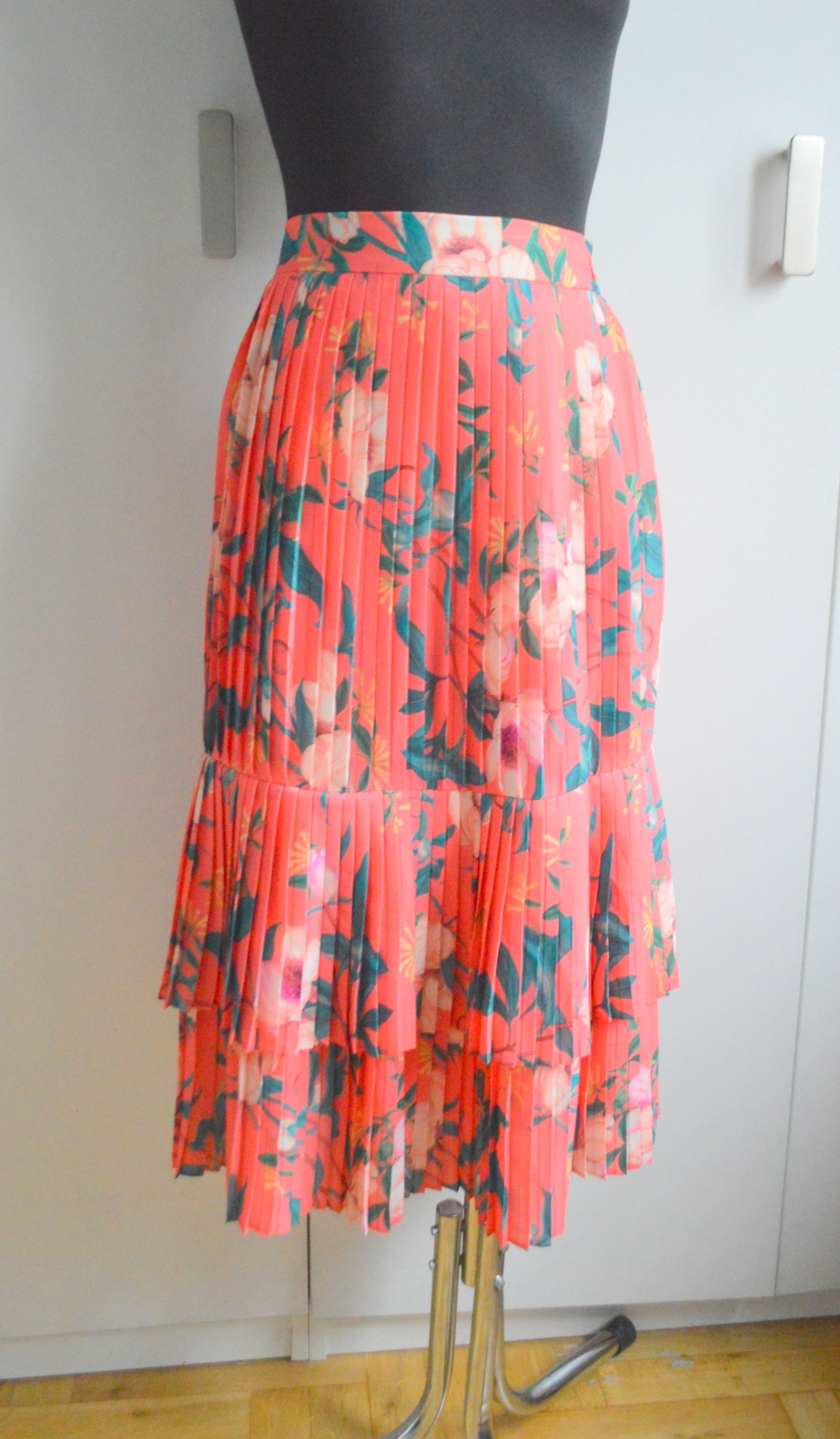 Other By Malina premium skirt S luxurious juicy floral print midi Size 26" / US 2 / IT 38 - 2 Thumbnail