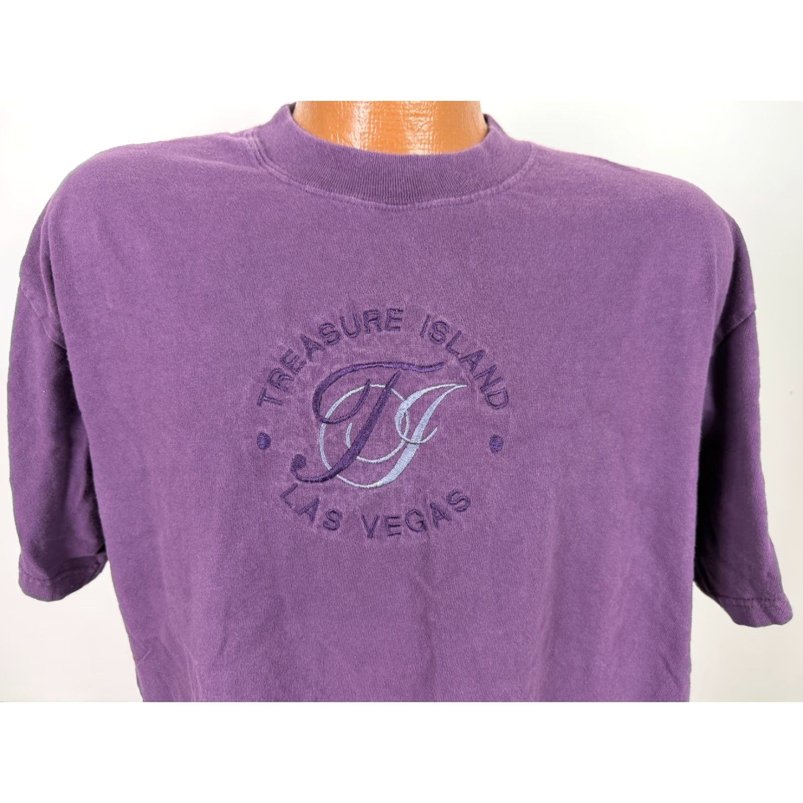 Vintage VINTAGE Treasure Island Las Vegas Shirt Embroidered Purple 1990s 90s USA Men L T-Shirt Size US L / EU 52-54 / 3 - 3 Thumbnail