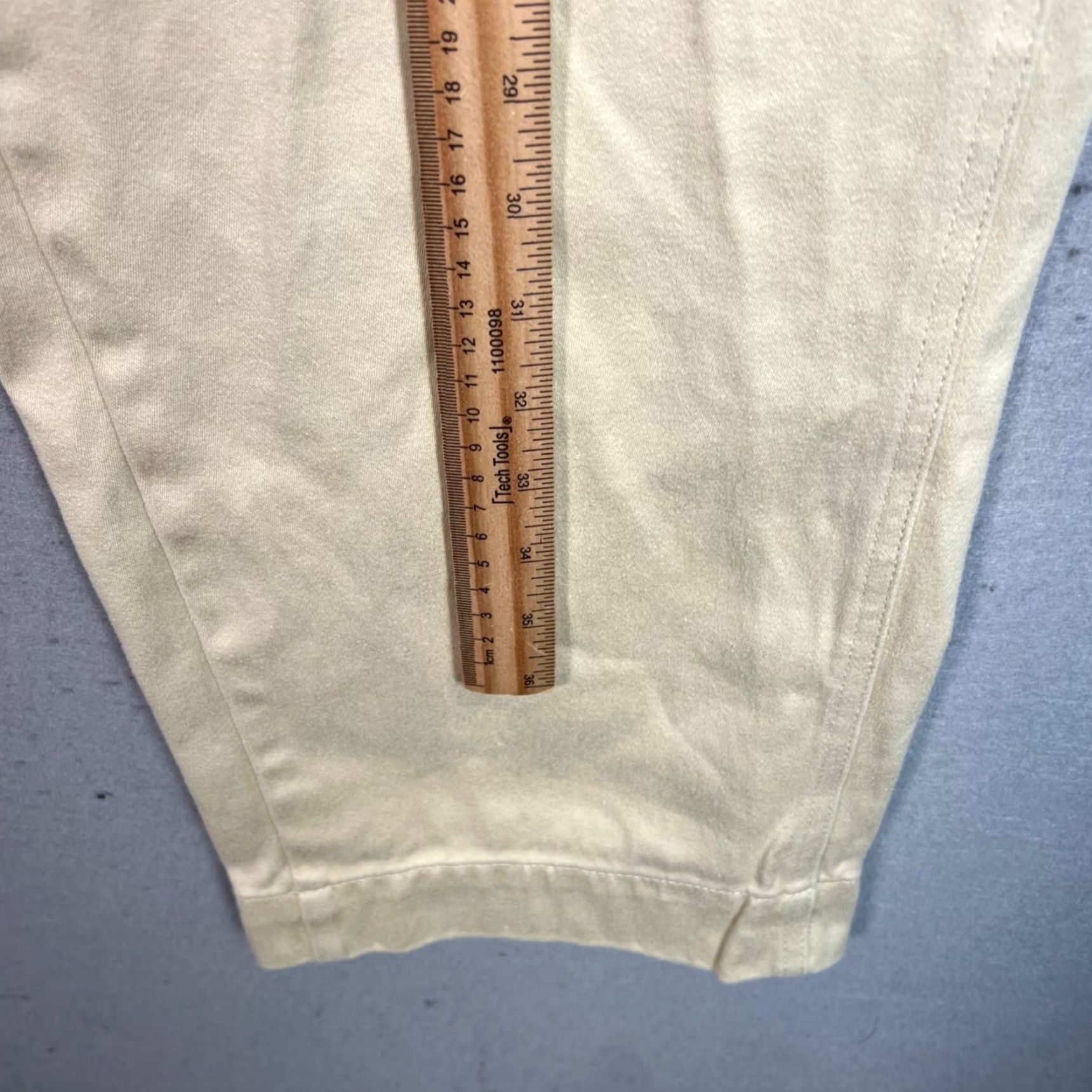 Uniqlo VINTAGE Uniqlo Pants Wide-Leg Chino Womens 12 Beige Adult Womens 12 Cotton Flat Front Mid Rise 30 In Inseam Versatile Casual Mens Department? Size 34" / US 12 / IT 48 - 6 Thumbnail