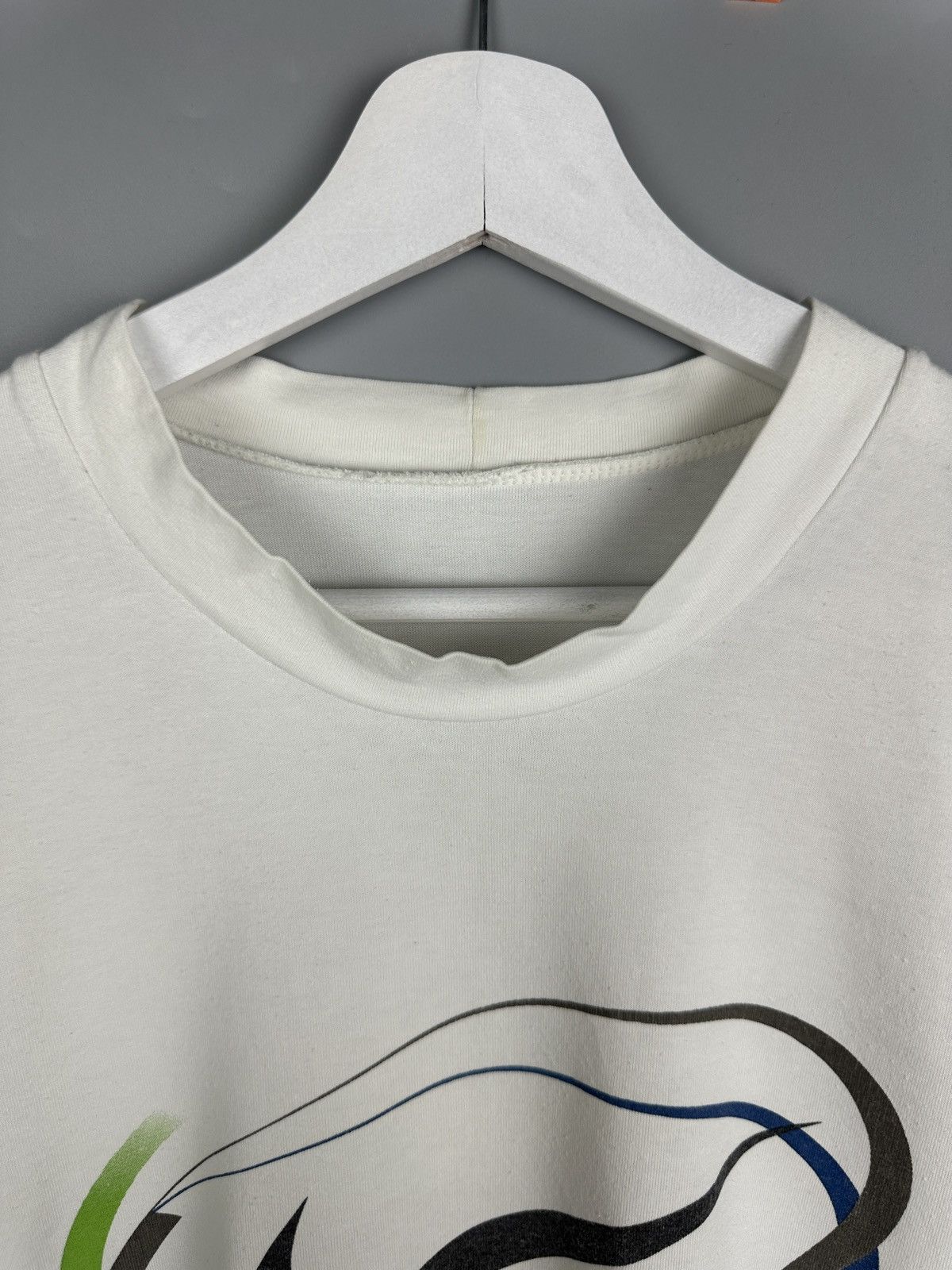 Nike 90s Vintage Nike Big Center Swoosh Reflective Logo T Shirt Size US L / EU 52-54 / 3 - 9 Thumbnail
