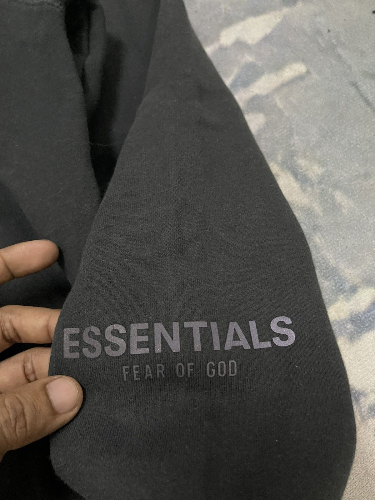 Fear of God ESSENTIALS FEAR OF GOD RUBBER LOGO CREWNECK OVERSIZE STYLE Size US S / EU 44-46 / 1 - 10 Thumbnail