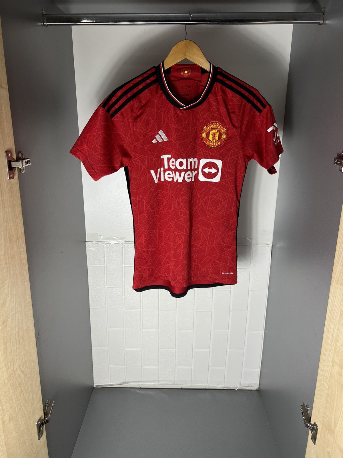 Adidas VINTAGE ADIDAS FC MANCHESTER UNITED ENGLAND SOCCER JERSEY Size US S / EU 44-46 / 1 - 9 Thumbnail