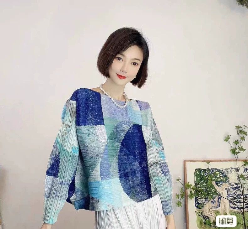 Issey Miyake Issey Miyake size:3 Blue pleated horizontal spring top Size XS / US 0-2 / IT 36-38 - 1 Thumbnail