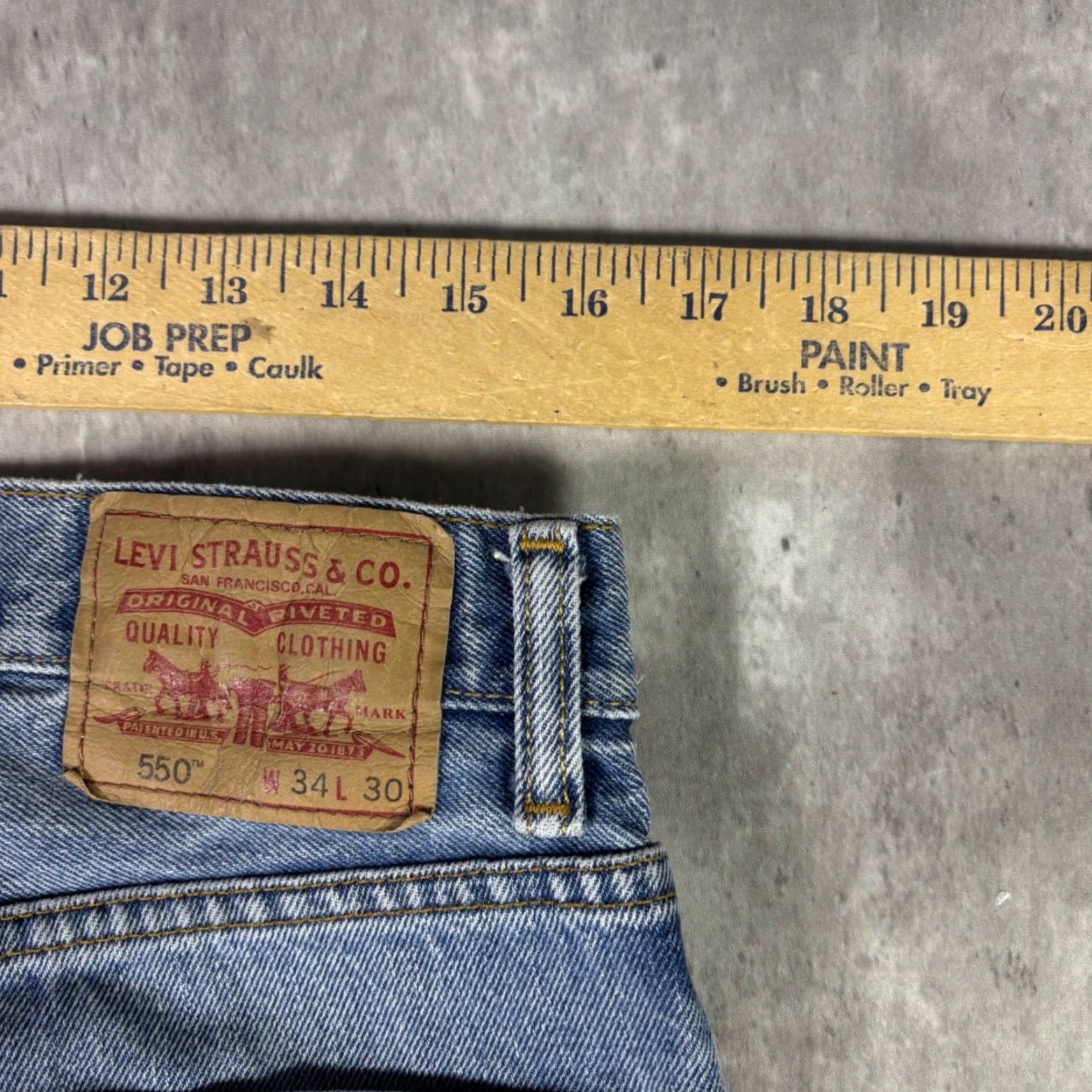 Levi's VINTAGE Levi's 550 Relaxed Fit Tapered Leg Jeans Mens 32x30 Blue Denim Medium Wash 90s, Distressed, 5-Pocket, Zip Button Closure, Denim Jeans Mens Size US 32 / EU 48 - 3 Thumbnail