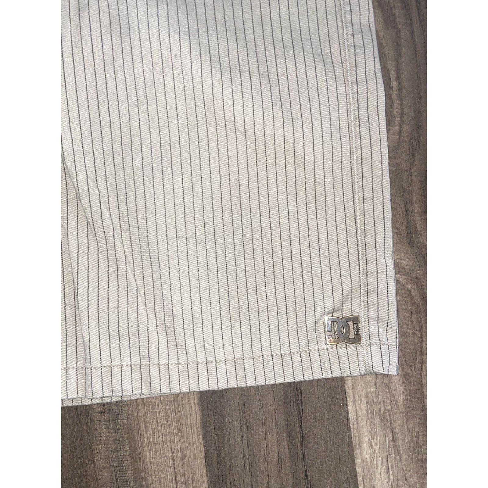 Vintage DC Shoes Shorts Men 36 Chino Tan Stripped Brown Size 36 Size US 36 / EU 52 - 2 Thumbnail