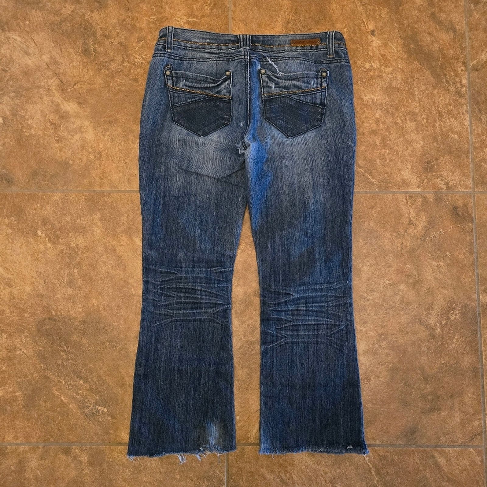 Almost Famous Dark Denim | ALMOST FAMOUS | Cropped Jean Size 27" / US 4 / IT 40 - 2 Thumbnail