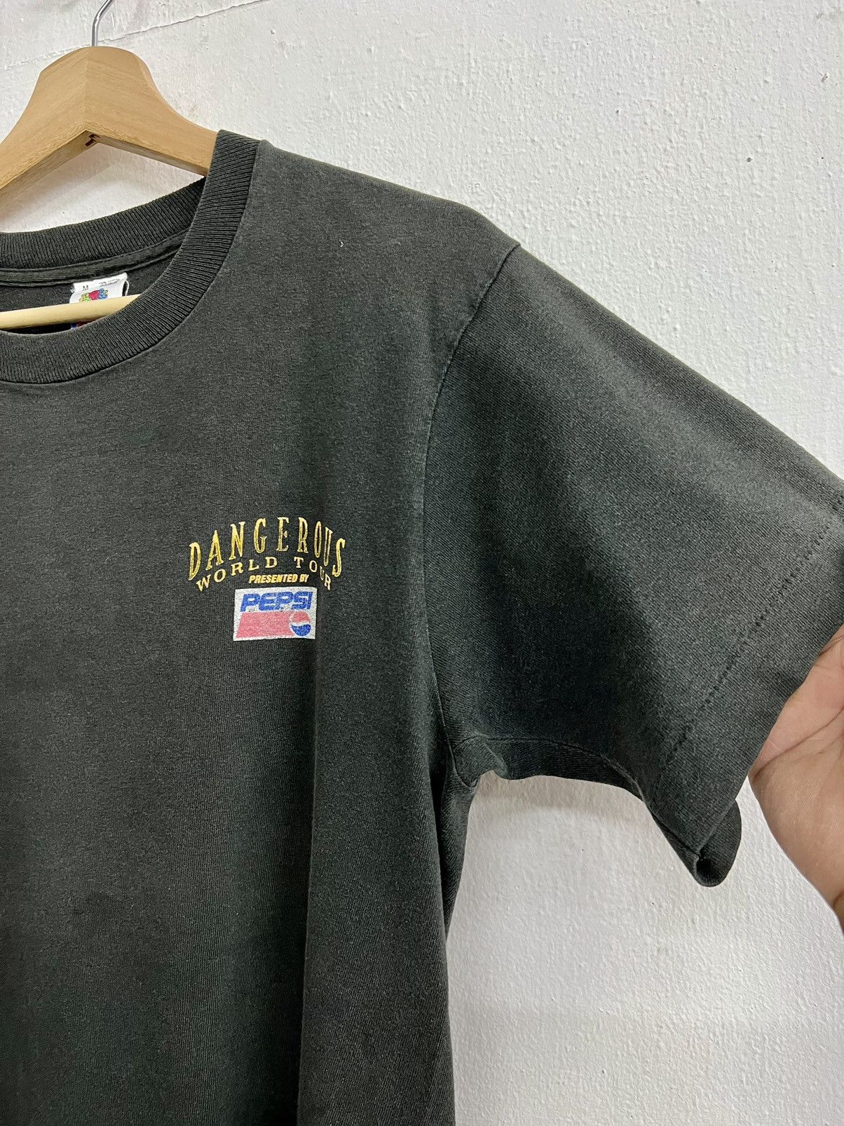 Vintage Vintage 90s Michael Jackson Dangerous World Tour Tee Size US M / EU 48-50 / 2 - 3 Thumbnail