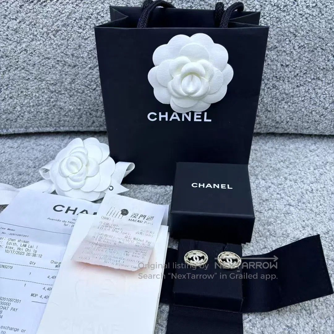 Chanel Chanel Elliptical relief hollowed-out double-C earrings| Size ONE SIZE - 1 Thumbnail