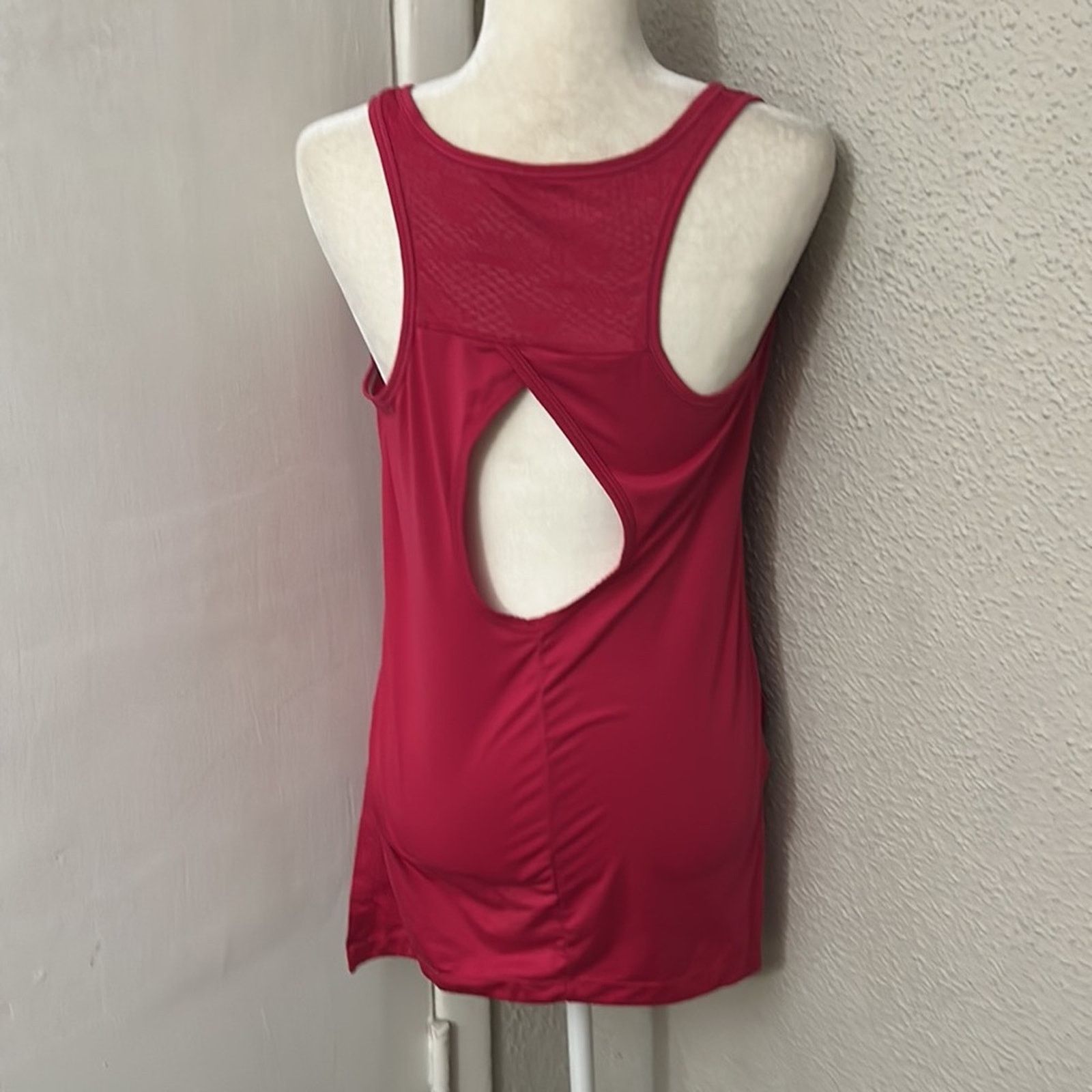 Nanette Lepore Nanette Lepore Hot Pink Sporty Racerback Keyhole Size S / US 4 / IT 40 - 2 Thumbnail