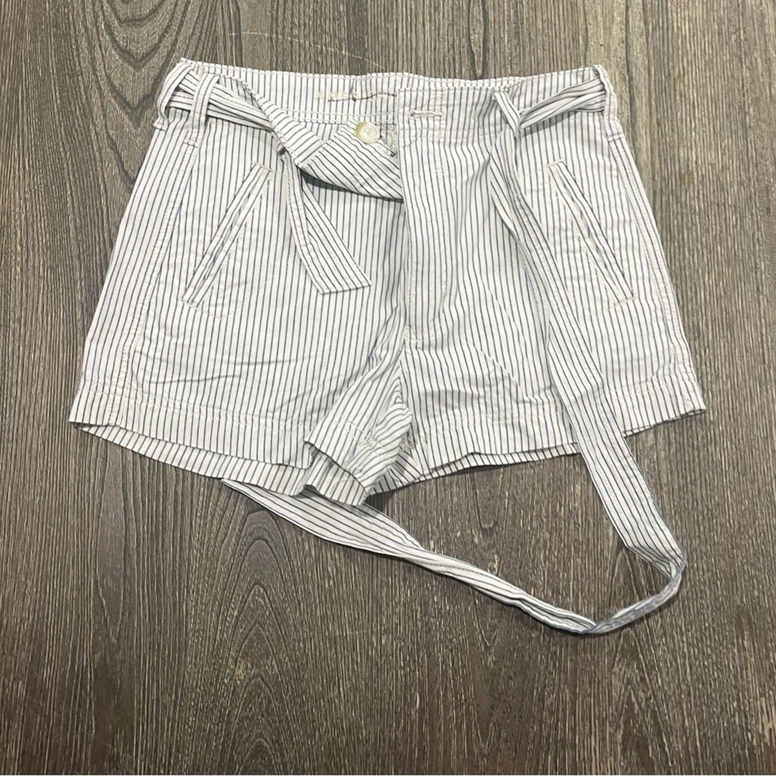 American Eagle Outfitters NWOT American Eagle Shorts High Rise Belted Cotton Stripes Size 26" / US 2 / IT 38 - 1 Thumbnail