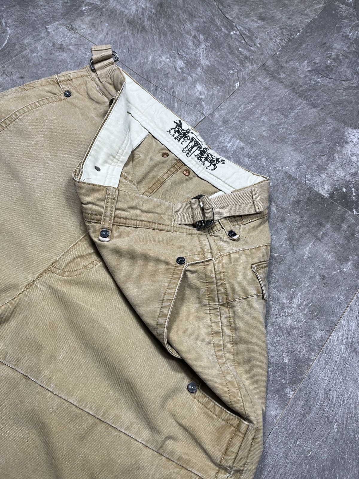 Levi's Levi’s Vintage Rare Beige Cargo Shorts Size 34 Size US 34 / EU 50 - 21 Thumbnail