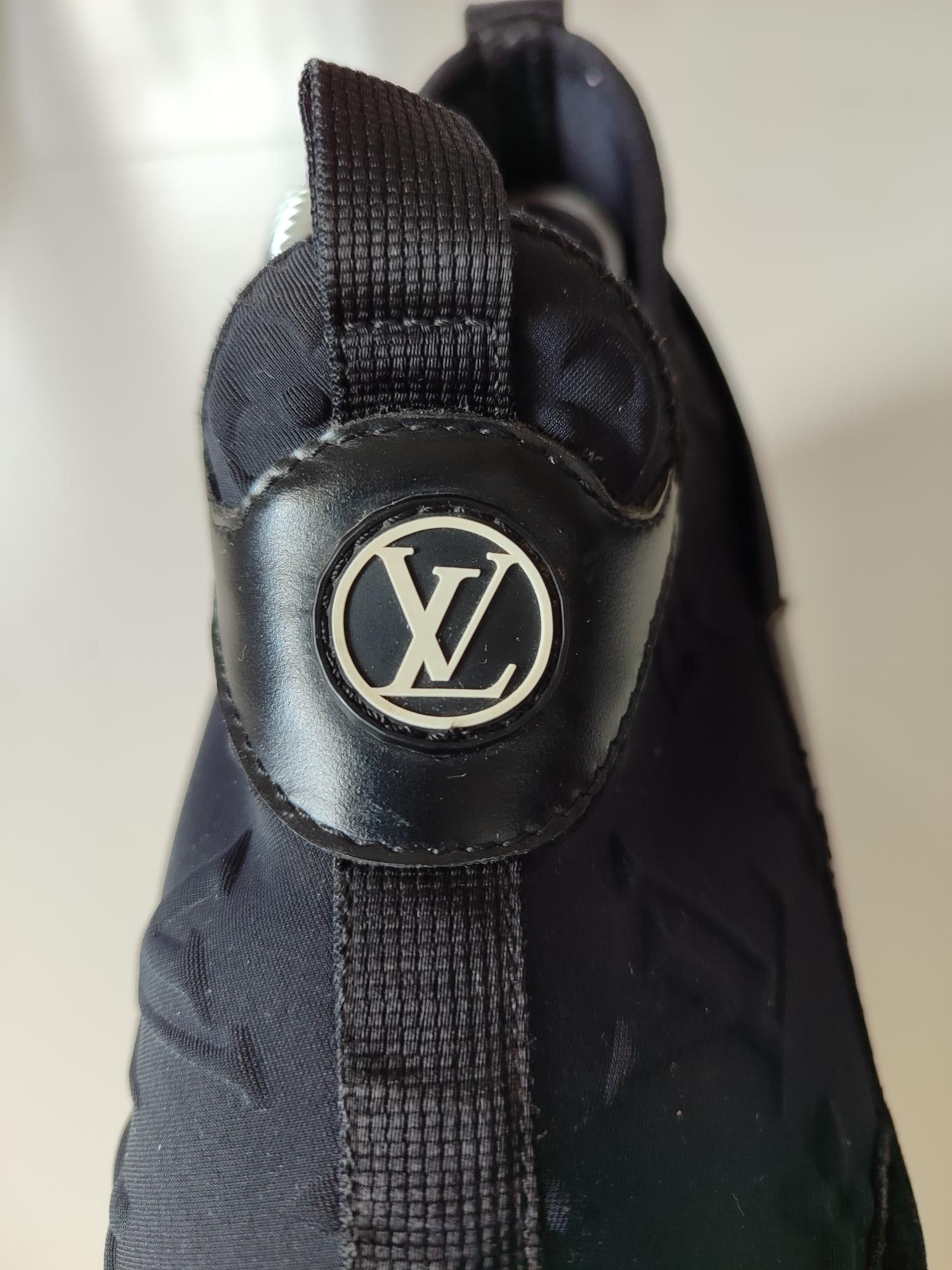Louis Vuitton BASKETS LOUIS VUITTON RUN AWAY SLIP ON Size US 8 / IT 38 - 10 Thumbnail