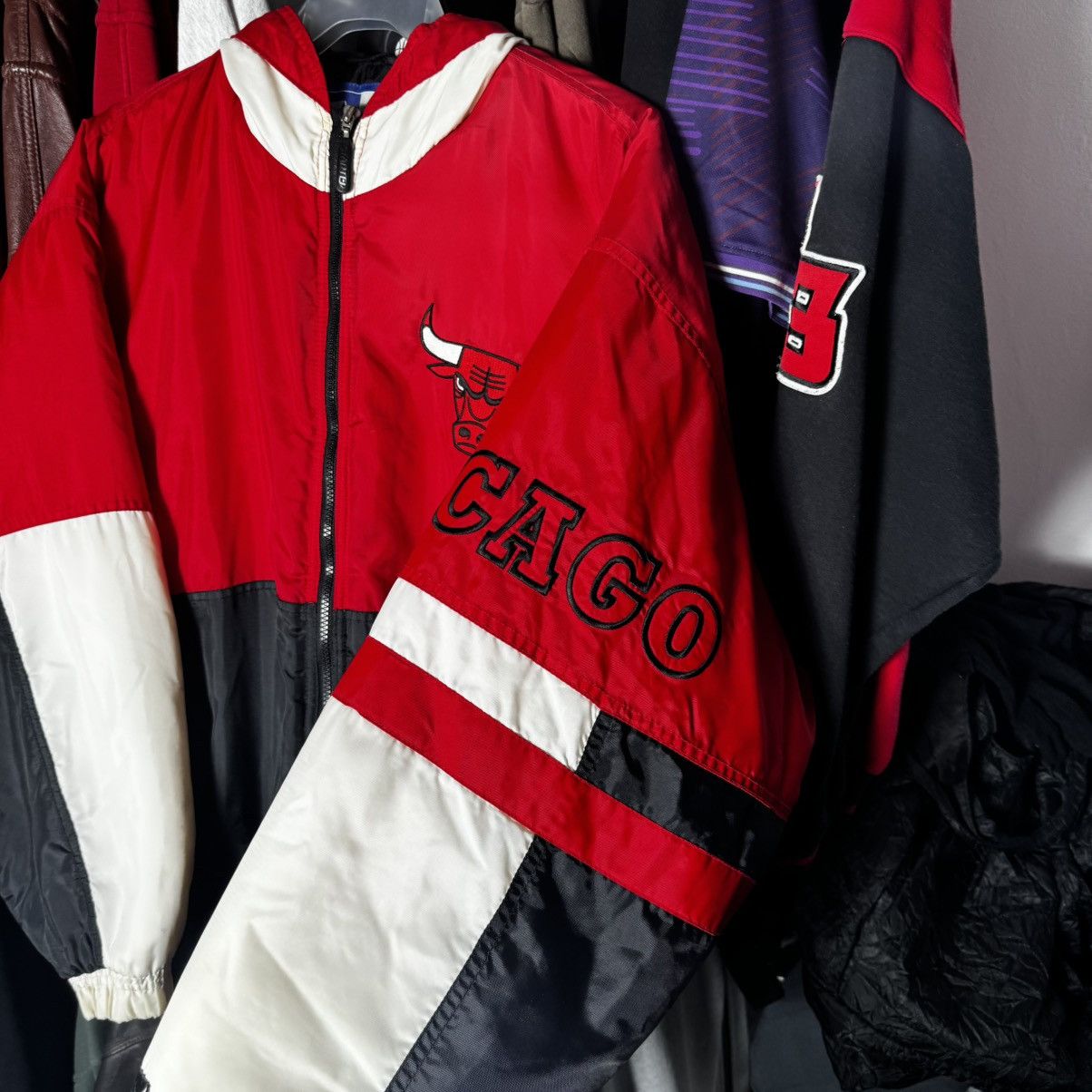 Starter Chicago Bulls NBA Starter vintage 90s basketball jacket. Size US L / EU 52-54 / 3 - 3 Thumbnail