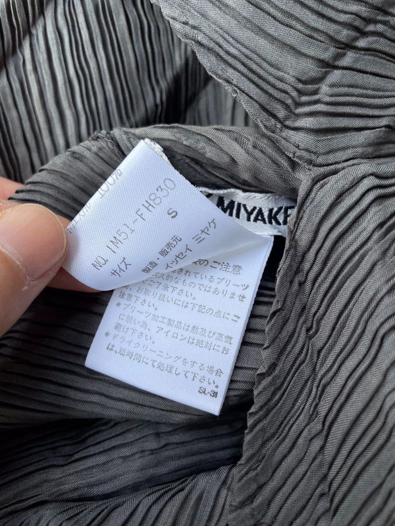 Issey Miyake Issey Miyake A long-sleeved V-neck dress with a grey main Size S / US 4 / IT 40 - 7 Thumbnail