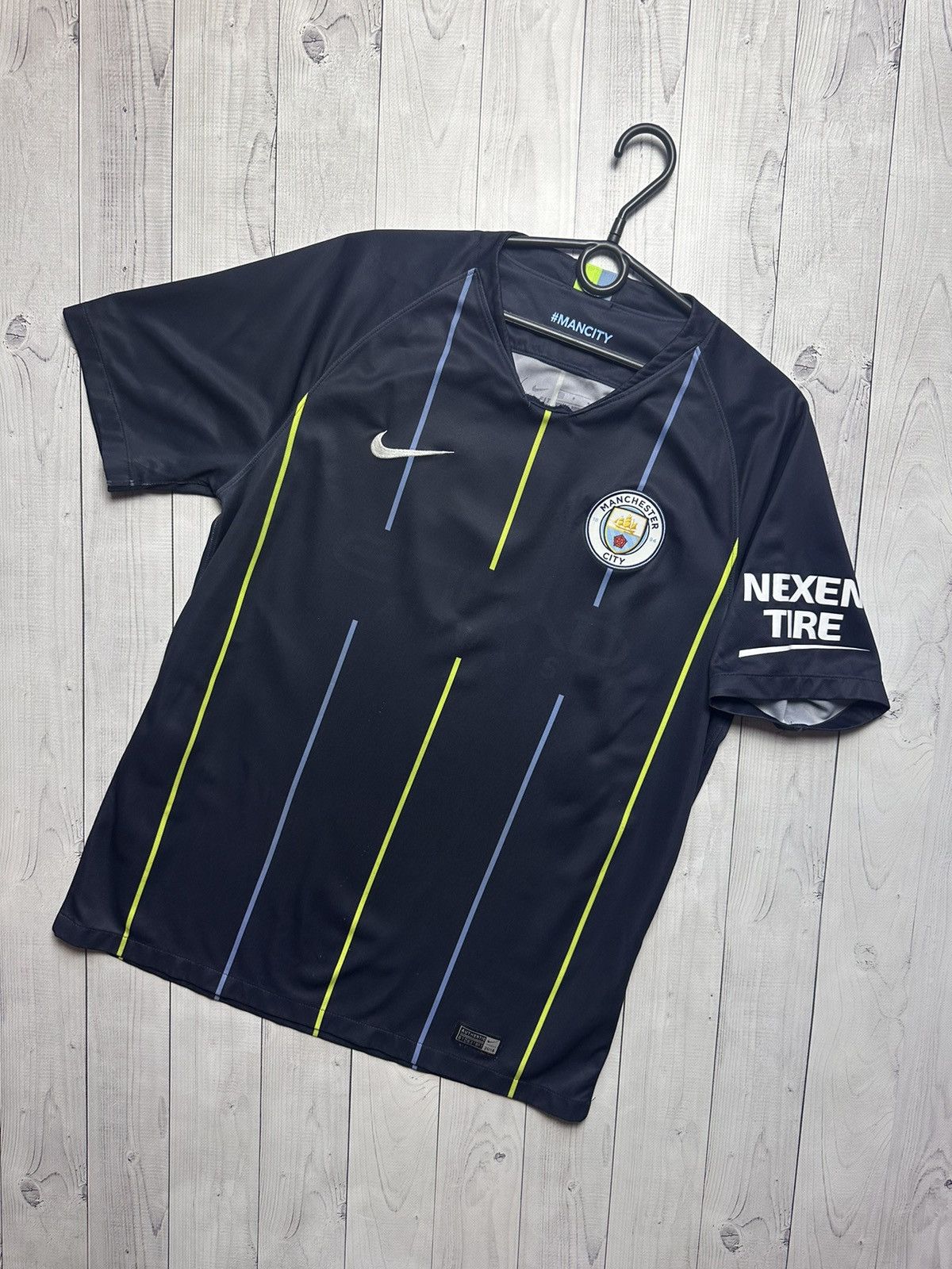 Nike × Vintage Vintage Nike Manchester City soccer jersey navy size L Size US L / EU 52-54 / 3 - 1 Thumbnail