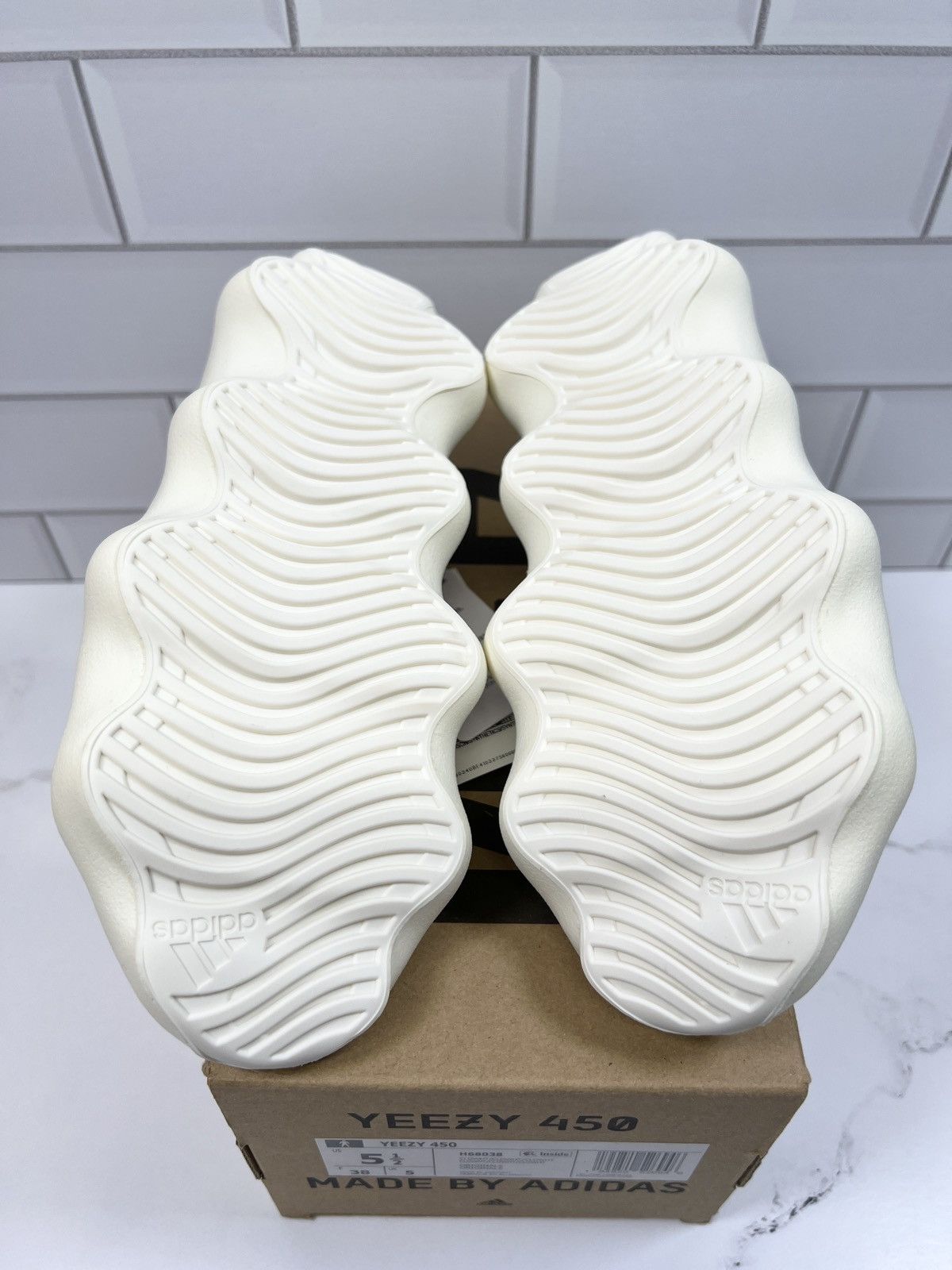 Adidas NEW Adidas Yeezy Boost 450s 450 Cloud White Whites Size US 5.5 / IT 35.5 - 4 Thumbnail