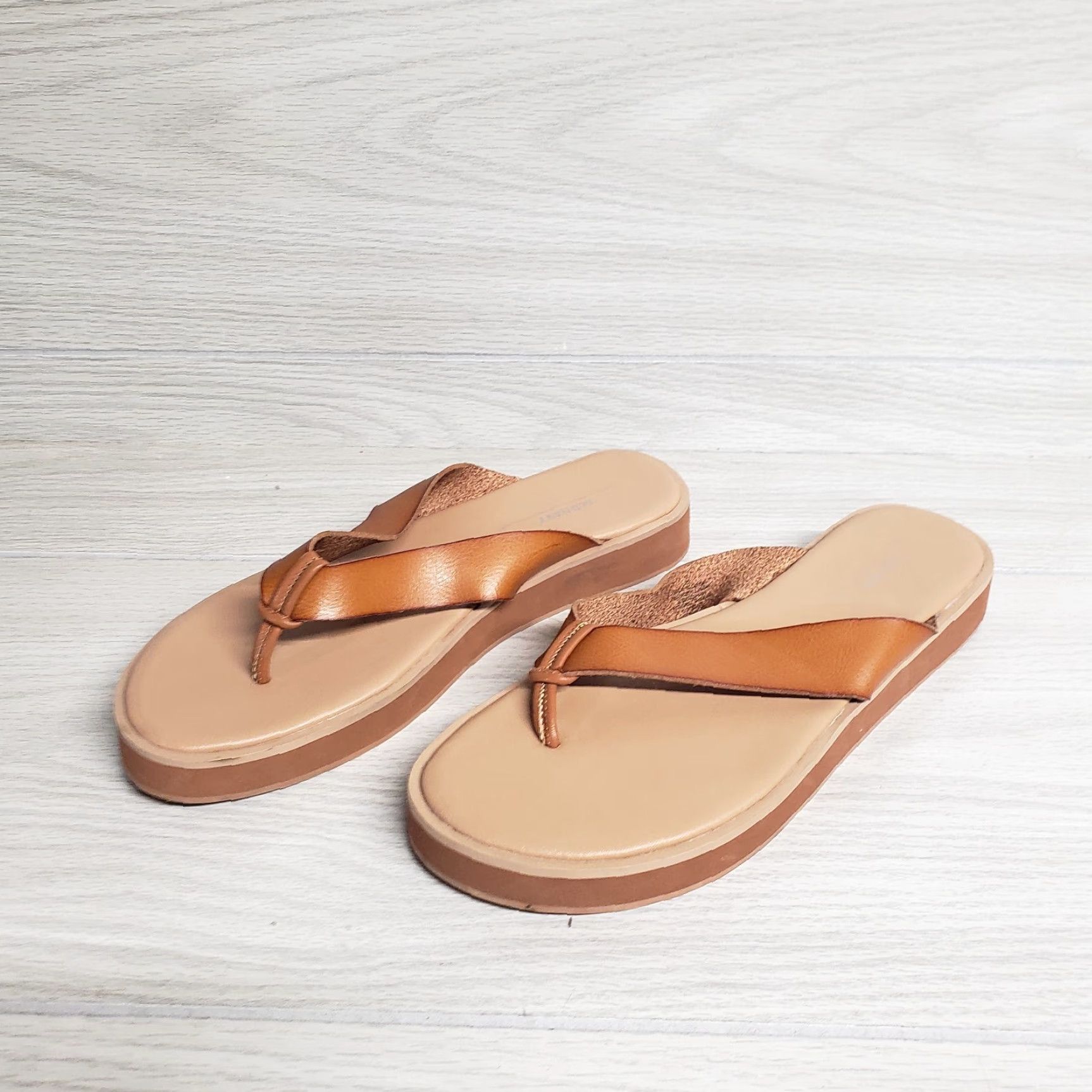 Old Navy Old Navy Sandal Women 7 Brown Faux Leather Slip-On Thong Flat Casual Women Size US 7 / IT 37 - 2 Thumbnail