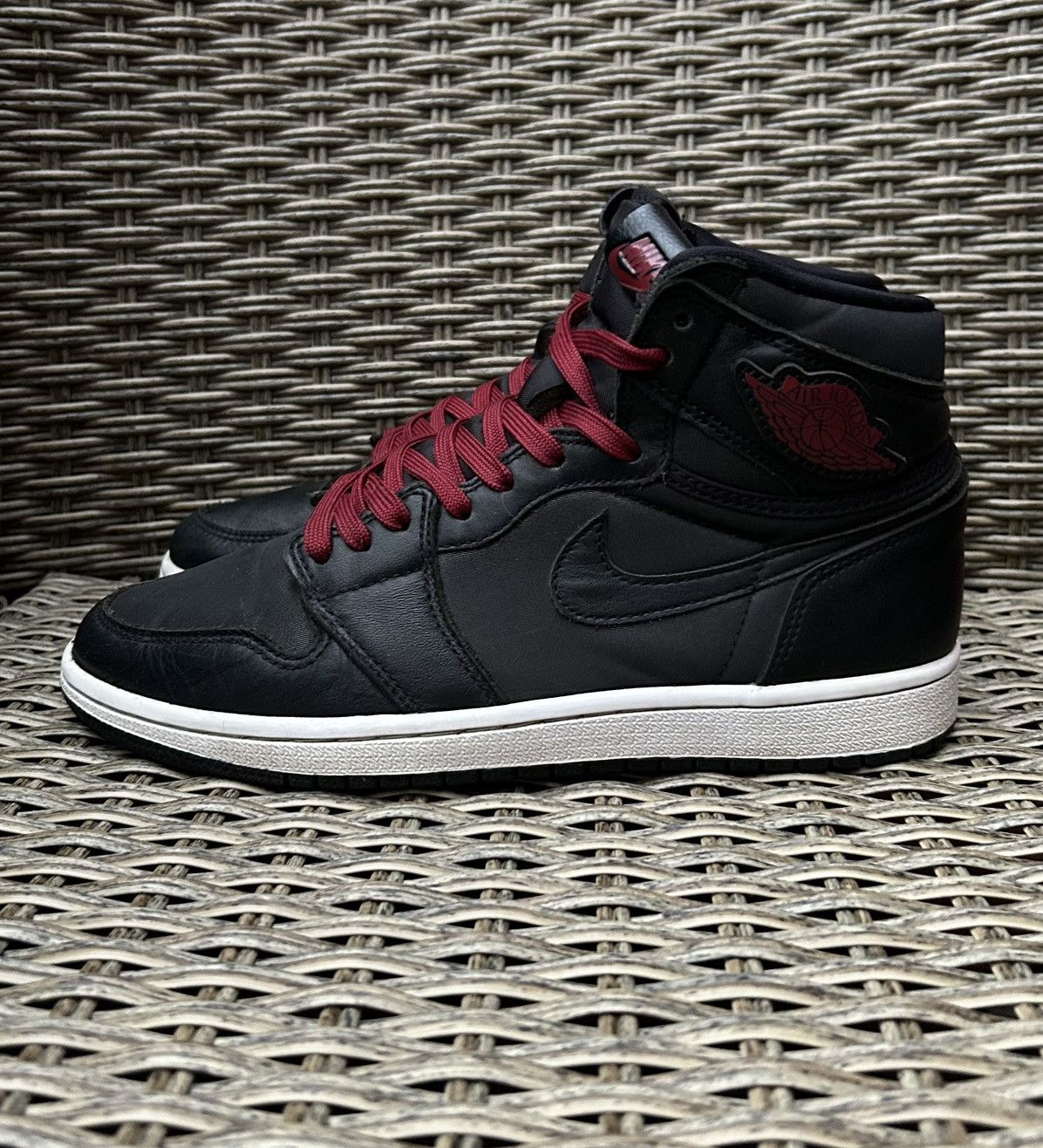 Jordan Brand × Nike Jordan 1 Retro High Black Satin Gym Red 555088-060 Size US 7 / EU 40 - 1 Thumbnail