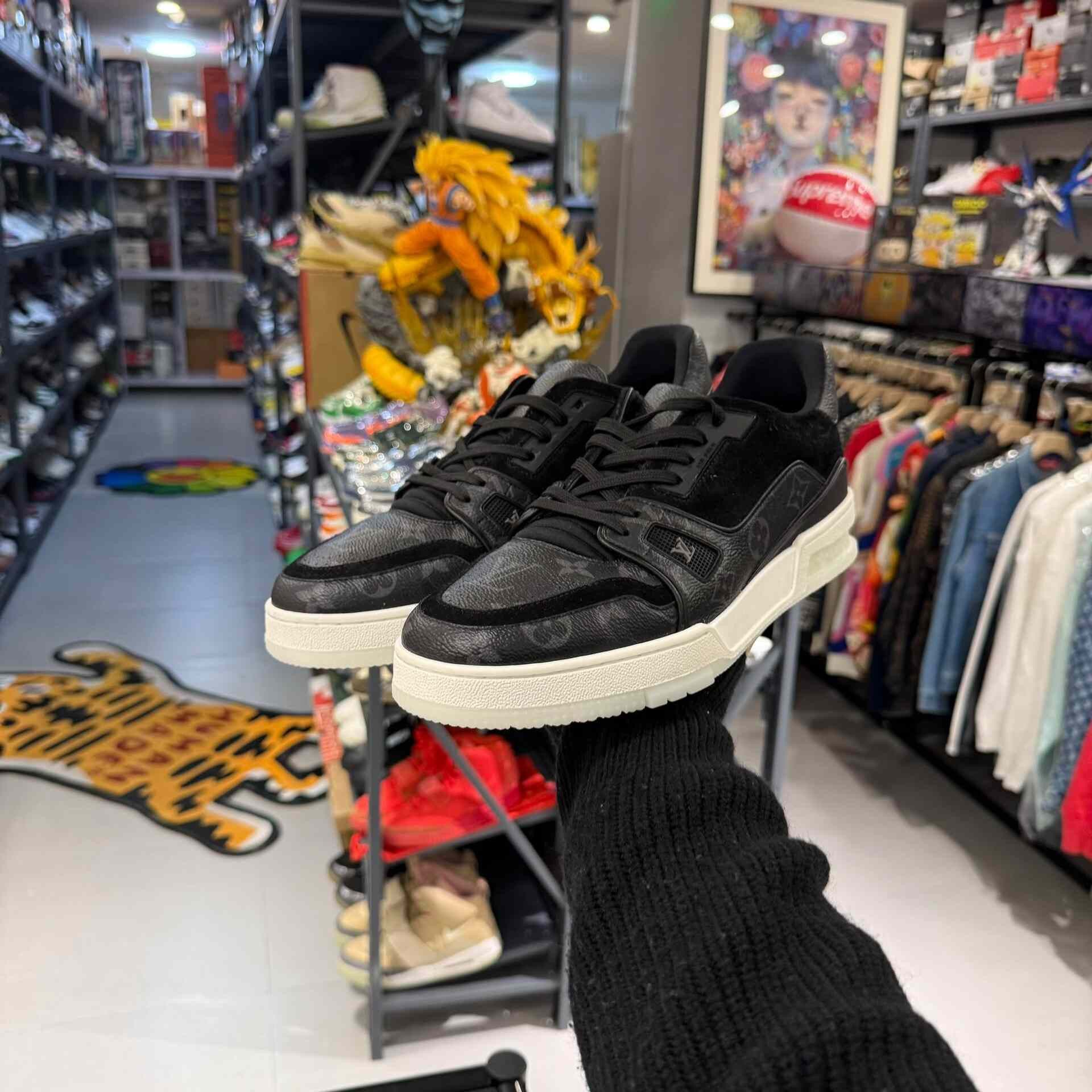 Louis Vuitton Louis Vuitton LV Trainer Monogram Black Size US 8 / EU 41 - 1 Thumbnail