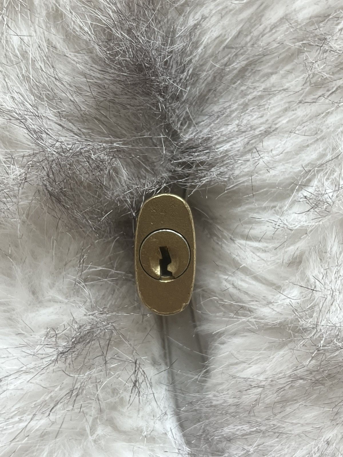 Louis Vuitton Louis Vuitton jewelry | Louis Vuitton engraved brass locket Size ONE SIZE - 3 Thumbnail